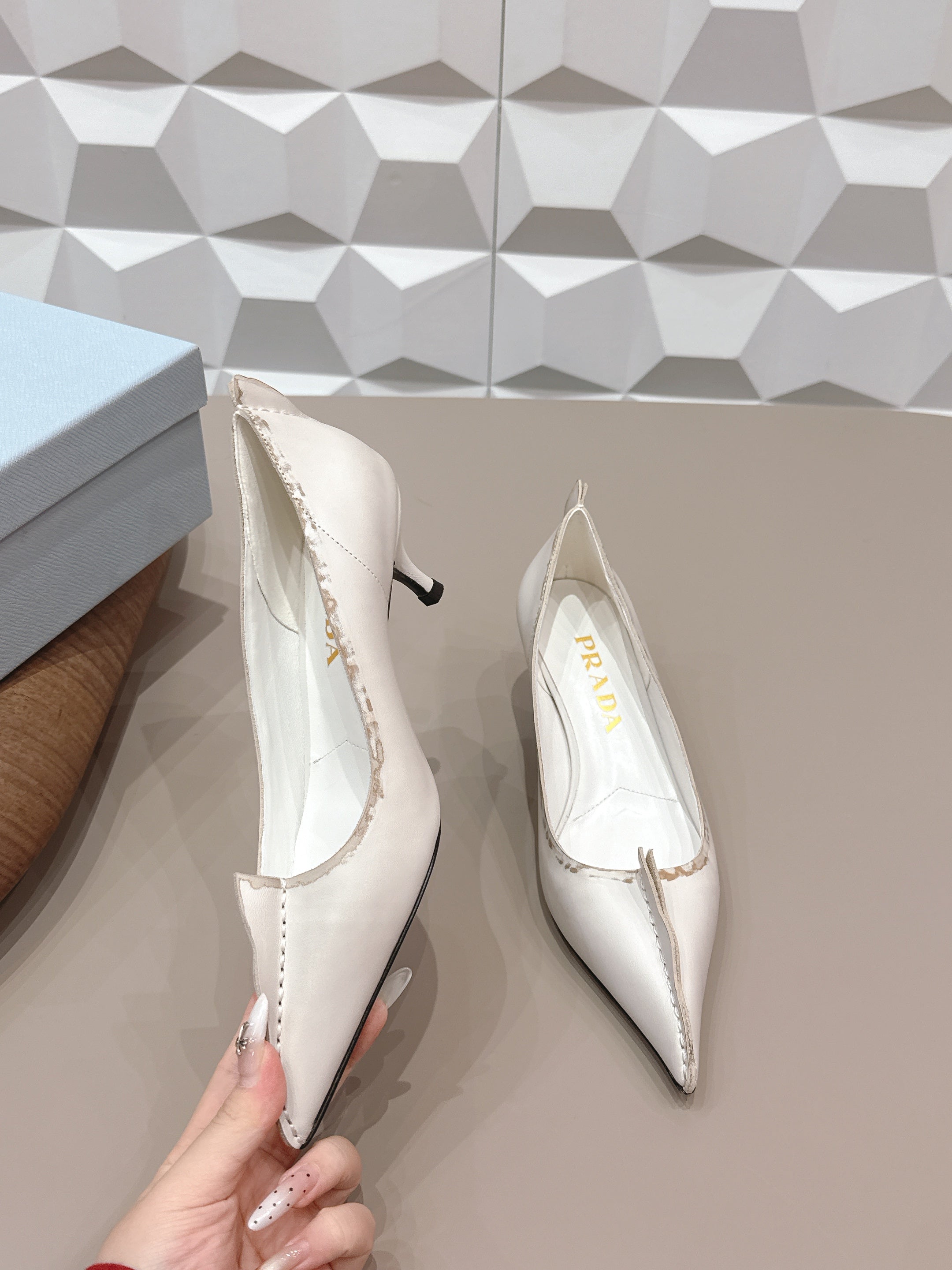 PRADA 26S POINTED TOE HIGH HEELS 55MM IN CREAM WHITE CALFSKIN