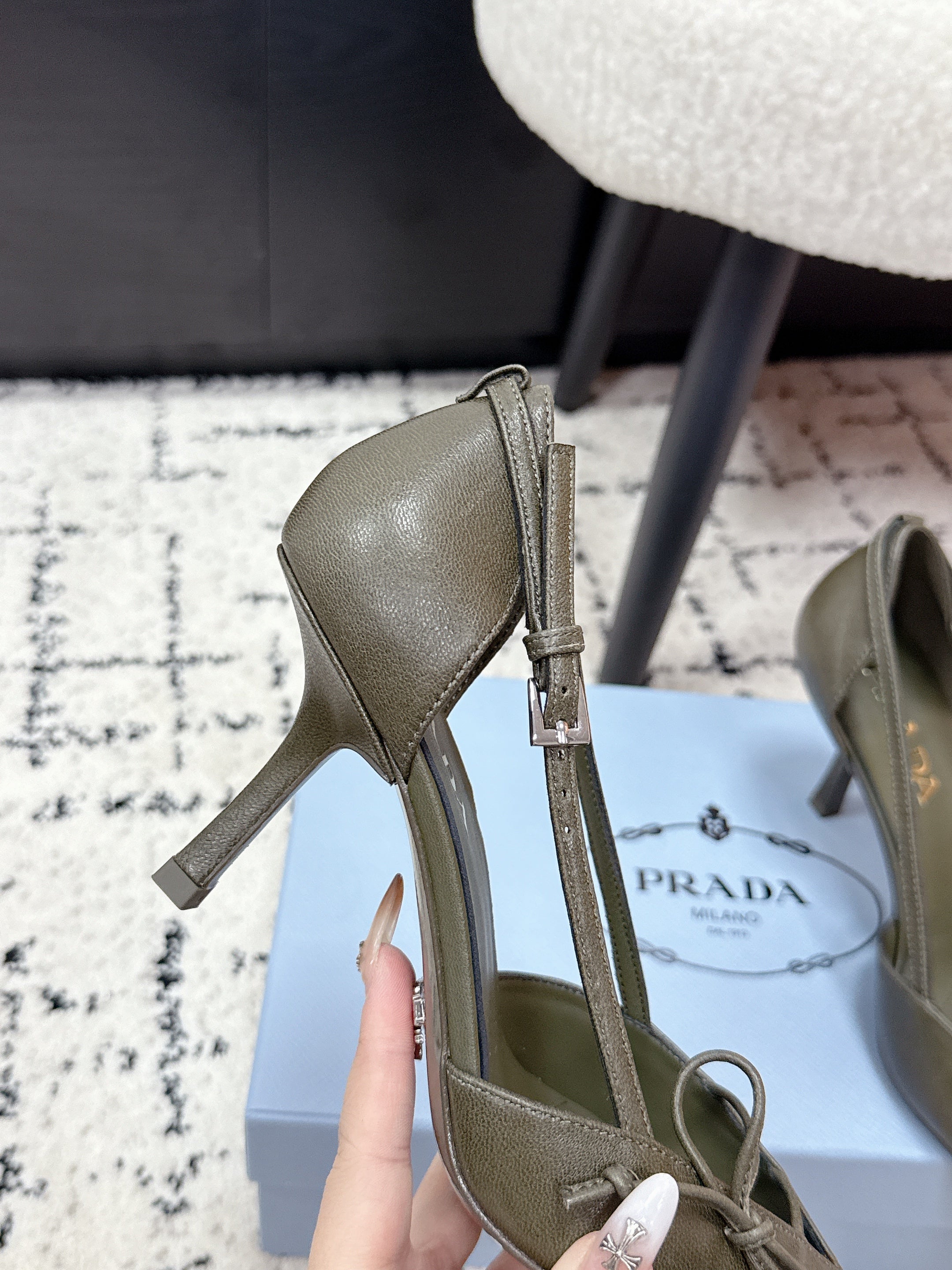 PRADA 26S POINTED-TOE HIGH HEELS 75MM IN OLIVE BROWN CALFSKIN WITH BOW