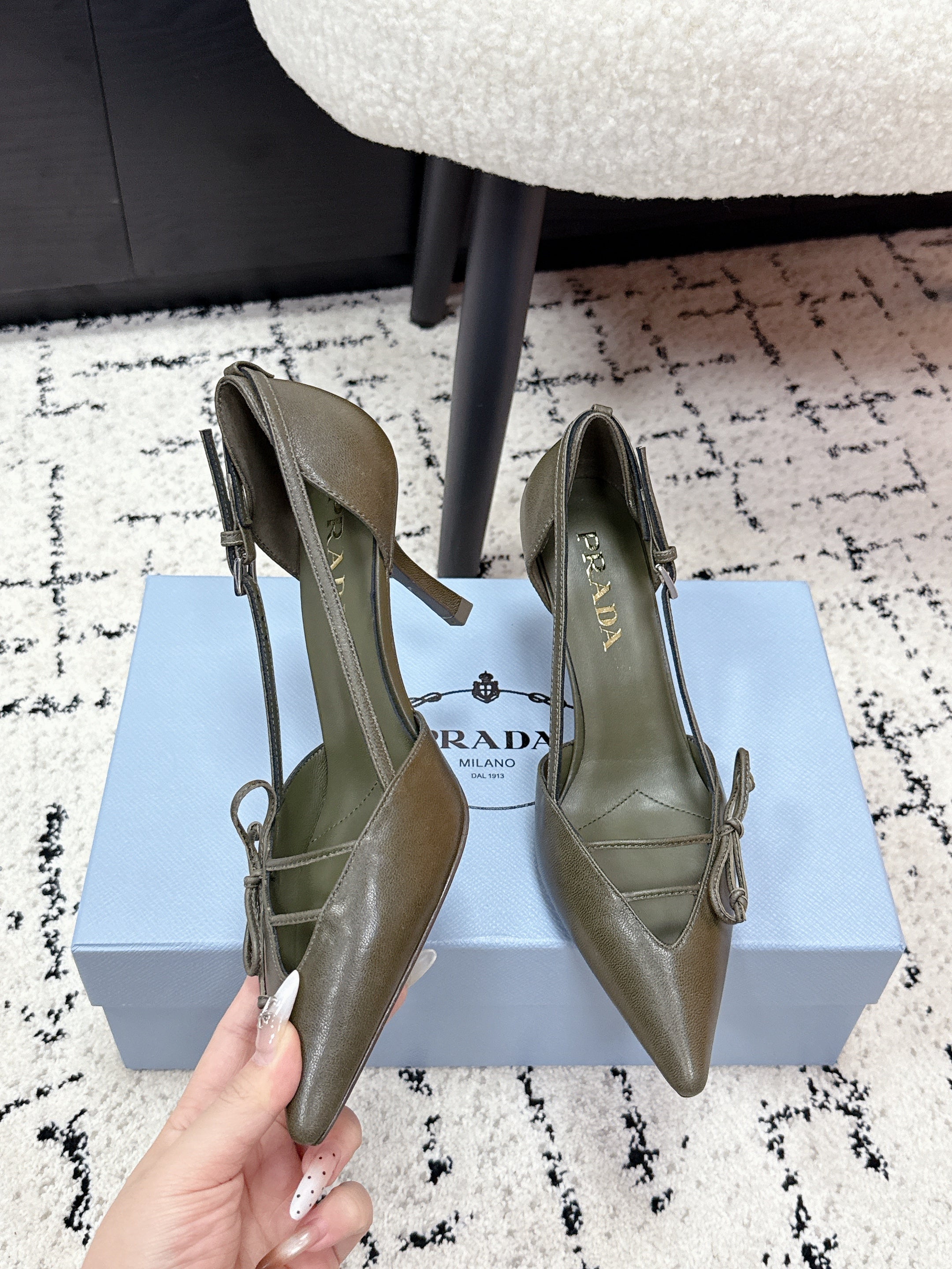 PRADA 26S POINTED-TOE HIGH HEELS 75MM IN OLIVE BROWN CALFSKIN WITH BOW
