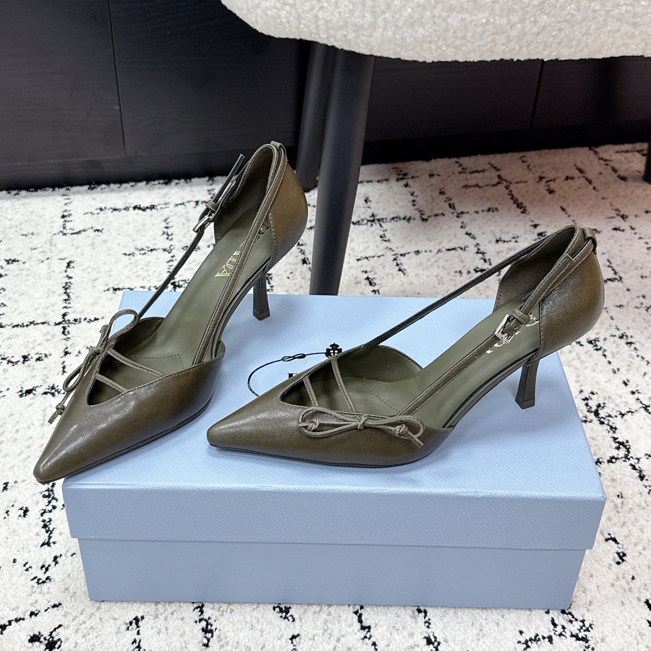 PRADA 26S POINTED-TOE HIGH HEELS 75MM IN OLIVE BROWN CALFSKIN WITH BOW
