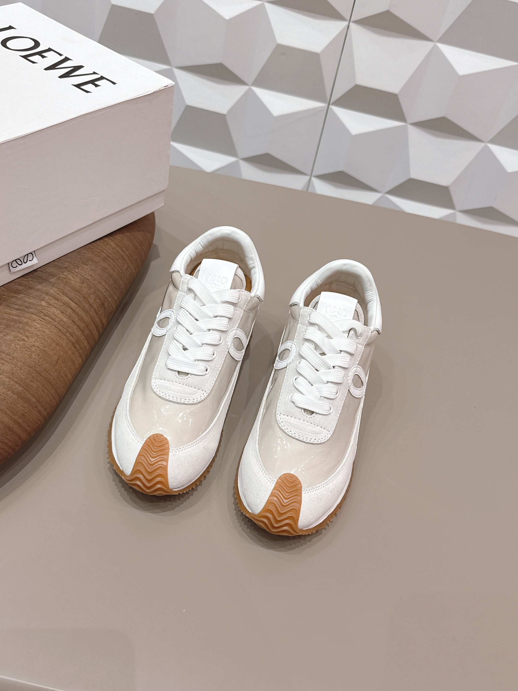 LOEWE 26S FLOW RUNNER SNEAKER IN WHITE SUEDE AND CLEAR PLASTIC AND CALFSKIN