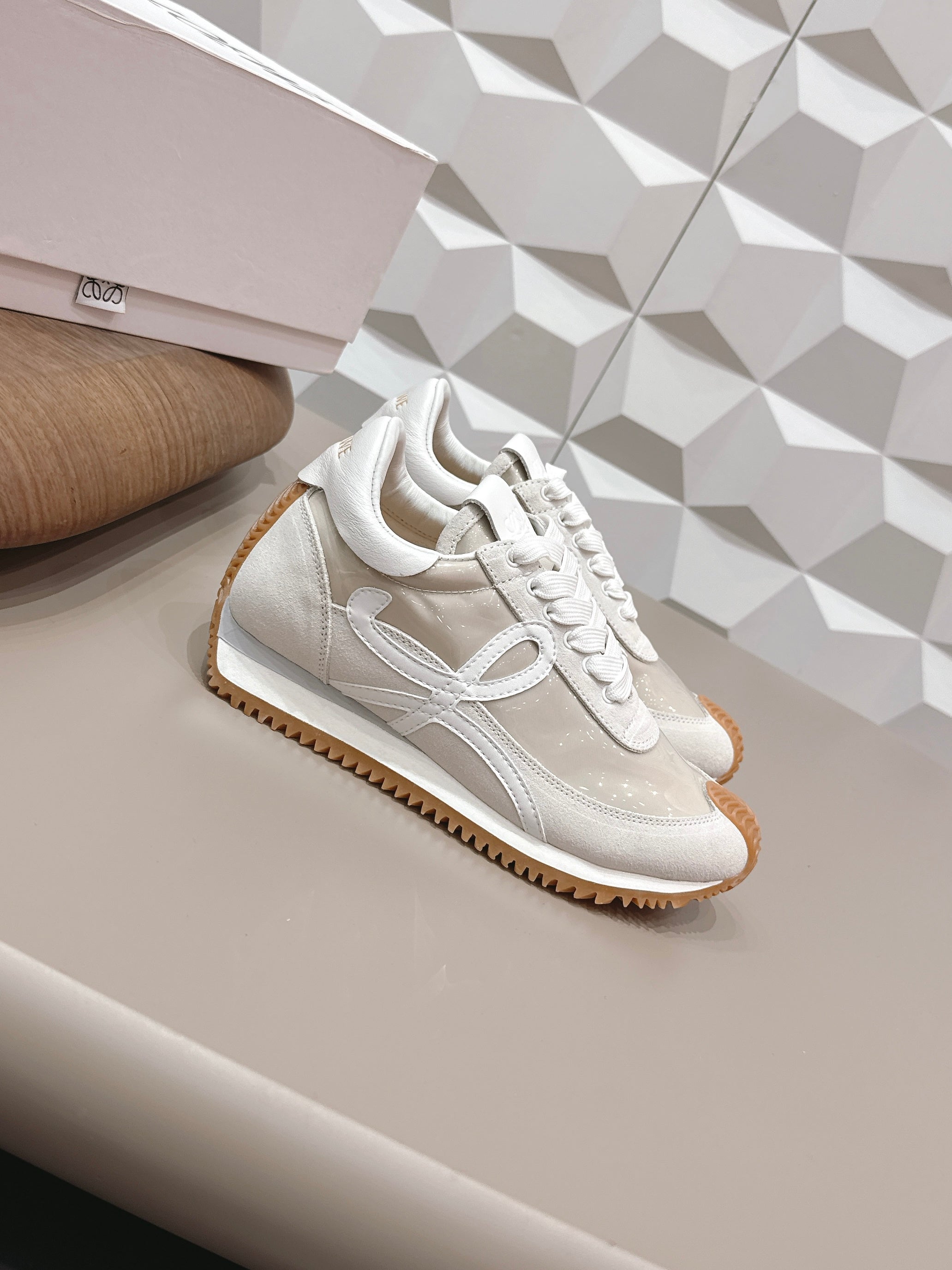 LOEWE 26S FLOW RUNNER SNEAKER IN WHITE SUEDE AND CLEAR PLASTIC AND CALFSKIN