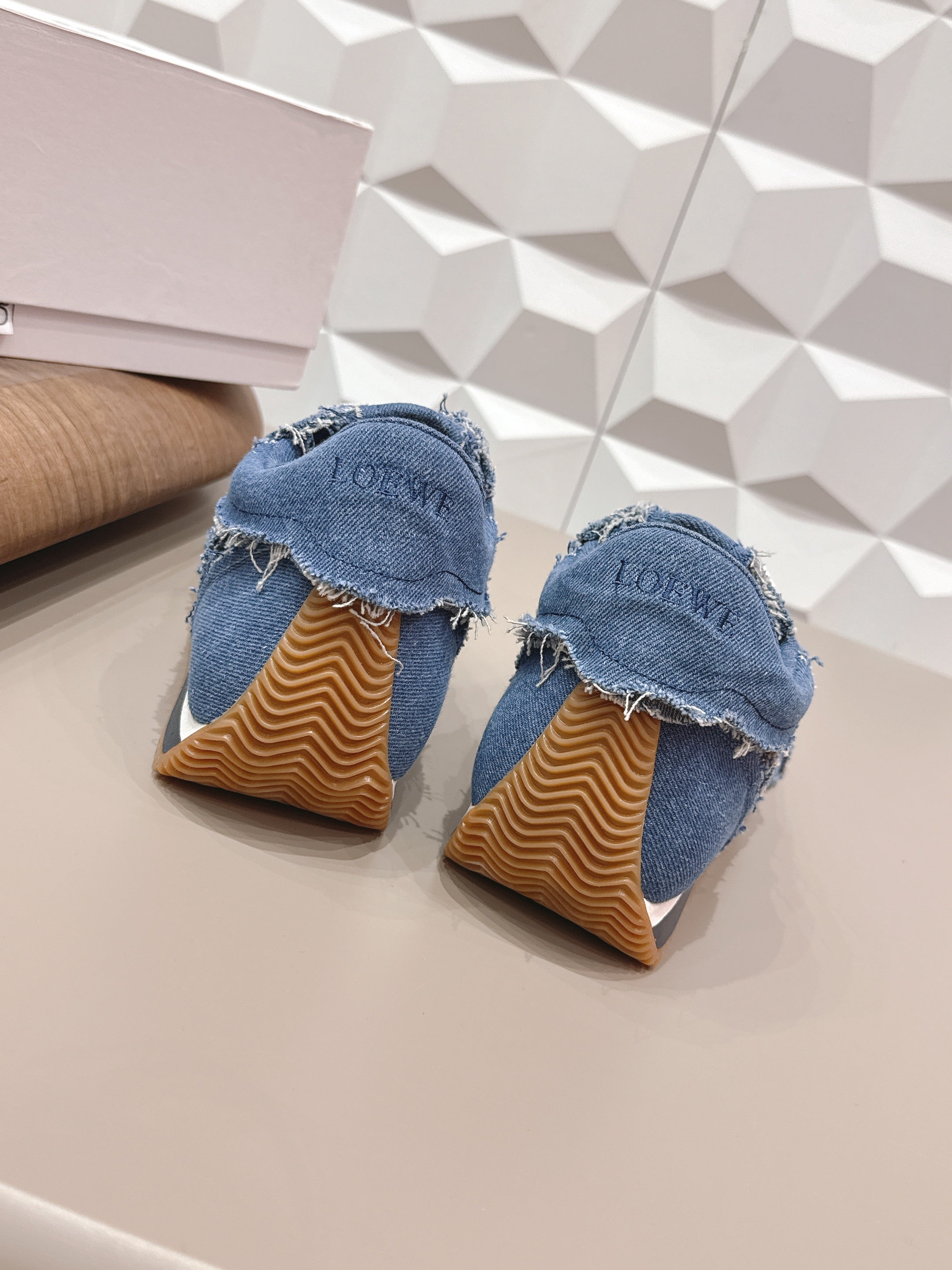 LOEWE 26S FLOW RUNNER SNEAKER IN BLUE DENIM