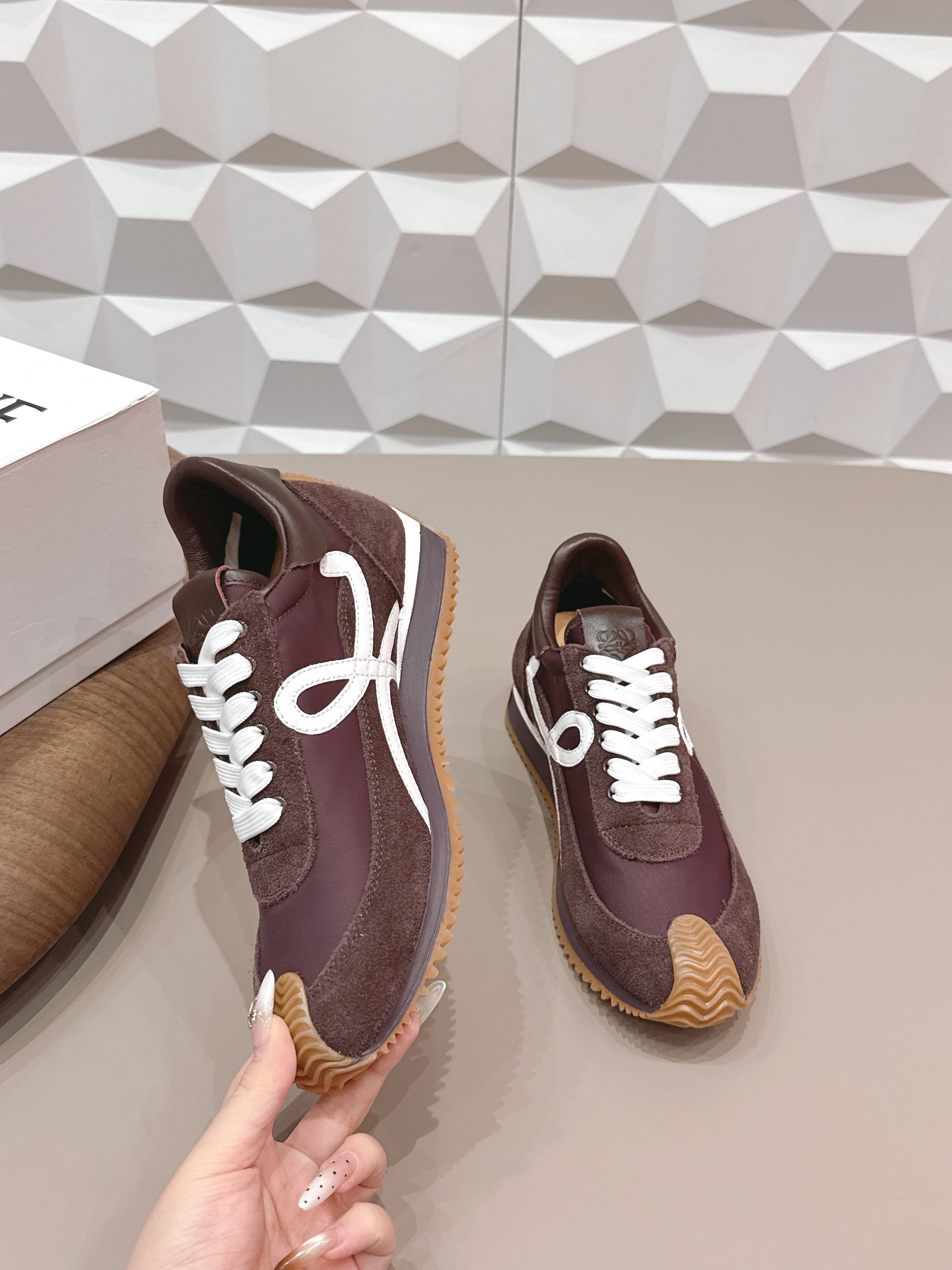 LOEWE 26S FLOW RUNNER SNEAKER IN DARK BROWN AND WHITE SUEDE AND CALFSKIN