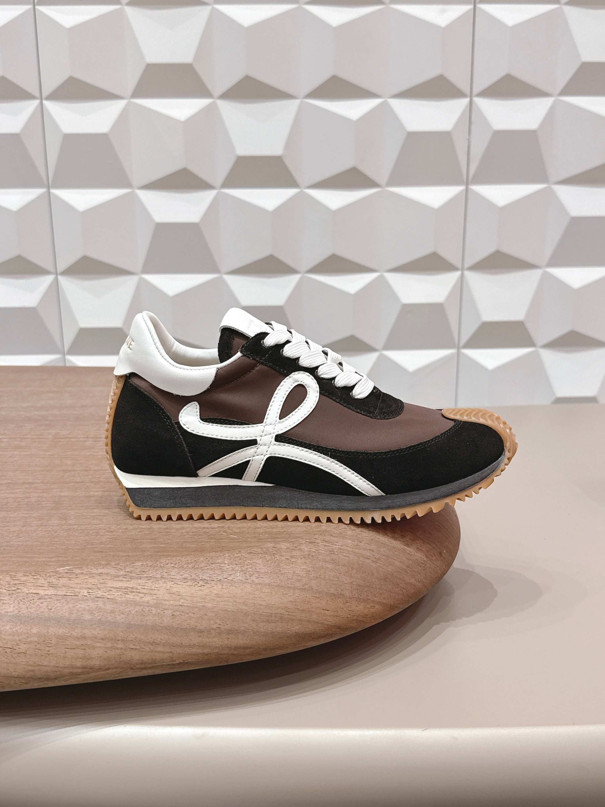 LOEWE 26S FLOW RUNNER SNEAKER IN BLACK AND DARK BROWN SUEDE AND WHITE CALFSKIN