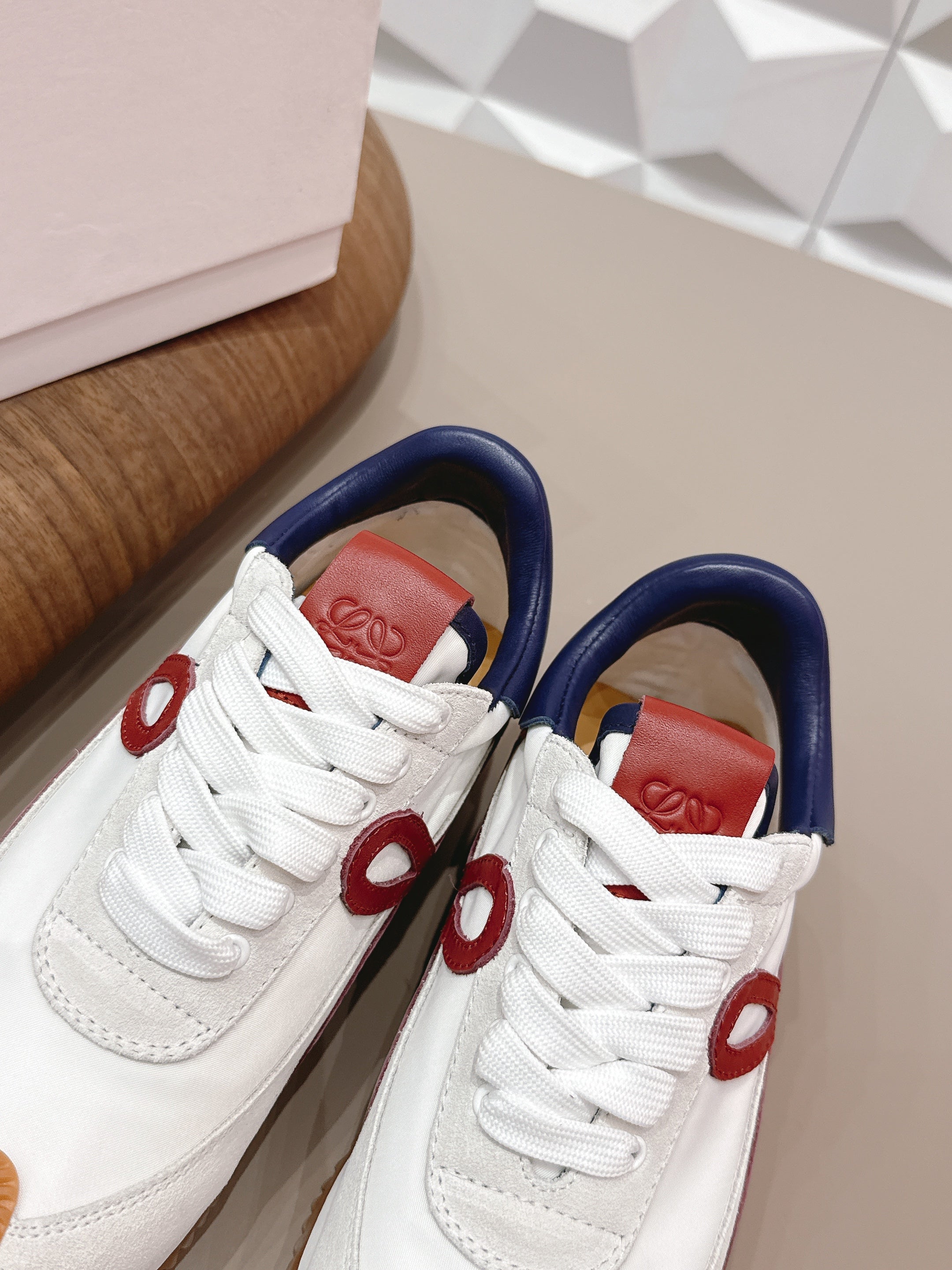 LOEWE 26S FLOW RUNNER SNEAKER IN LIGHT GRAY SUEDE AND NAVY BLUE AND RED CALFSKIN