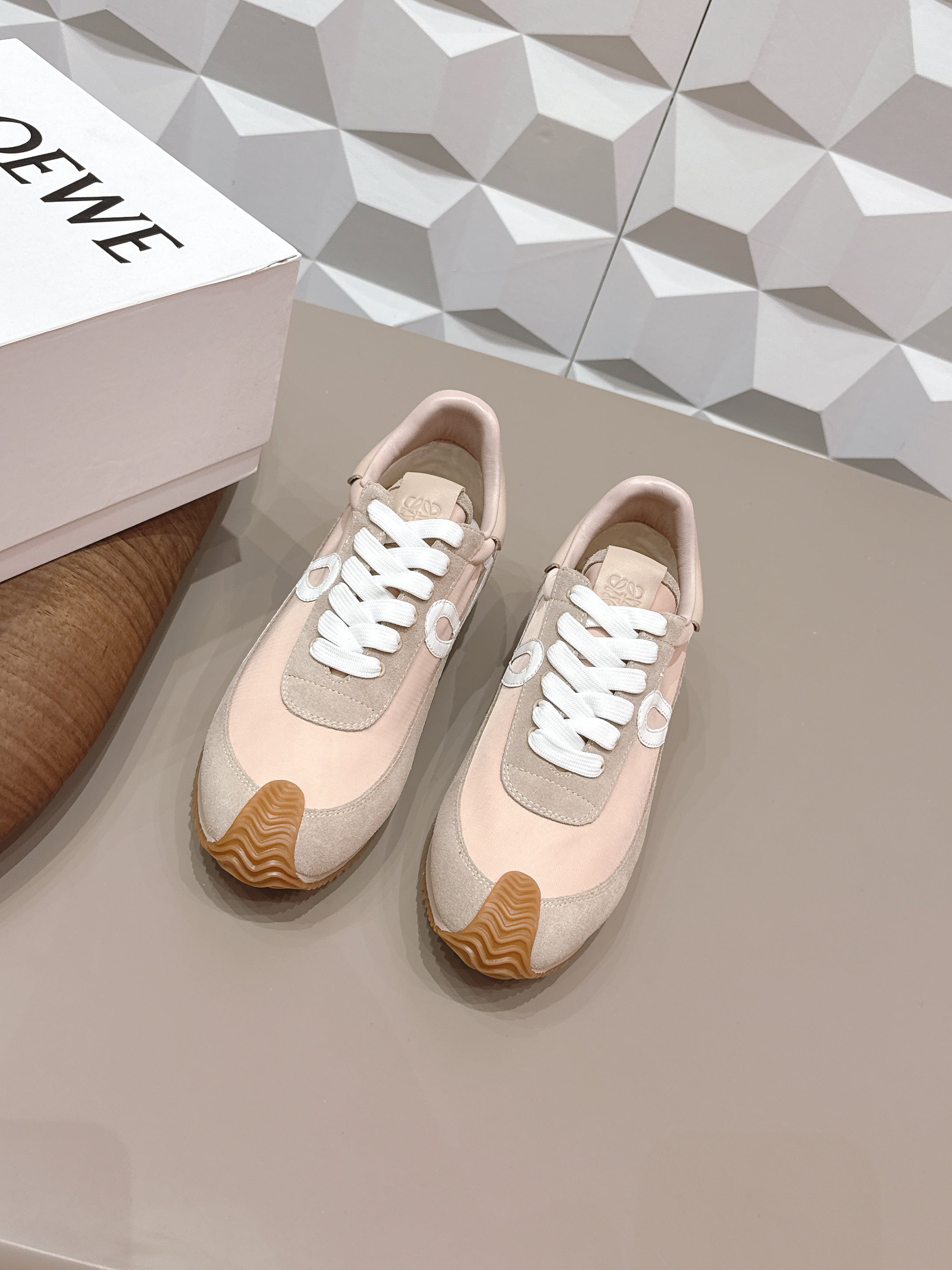 LOEWE 26S FLOW RUNNER SNEAKER IN LIGHT BEIGE SUEDE AND CALFSKIN