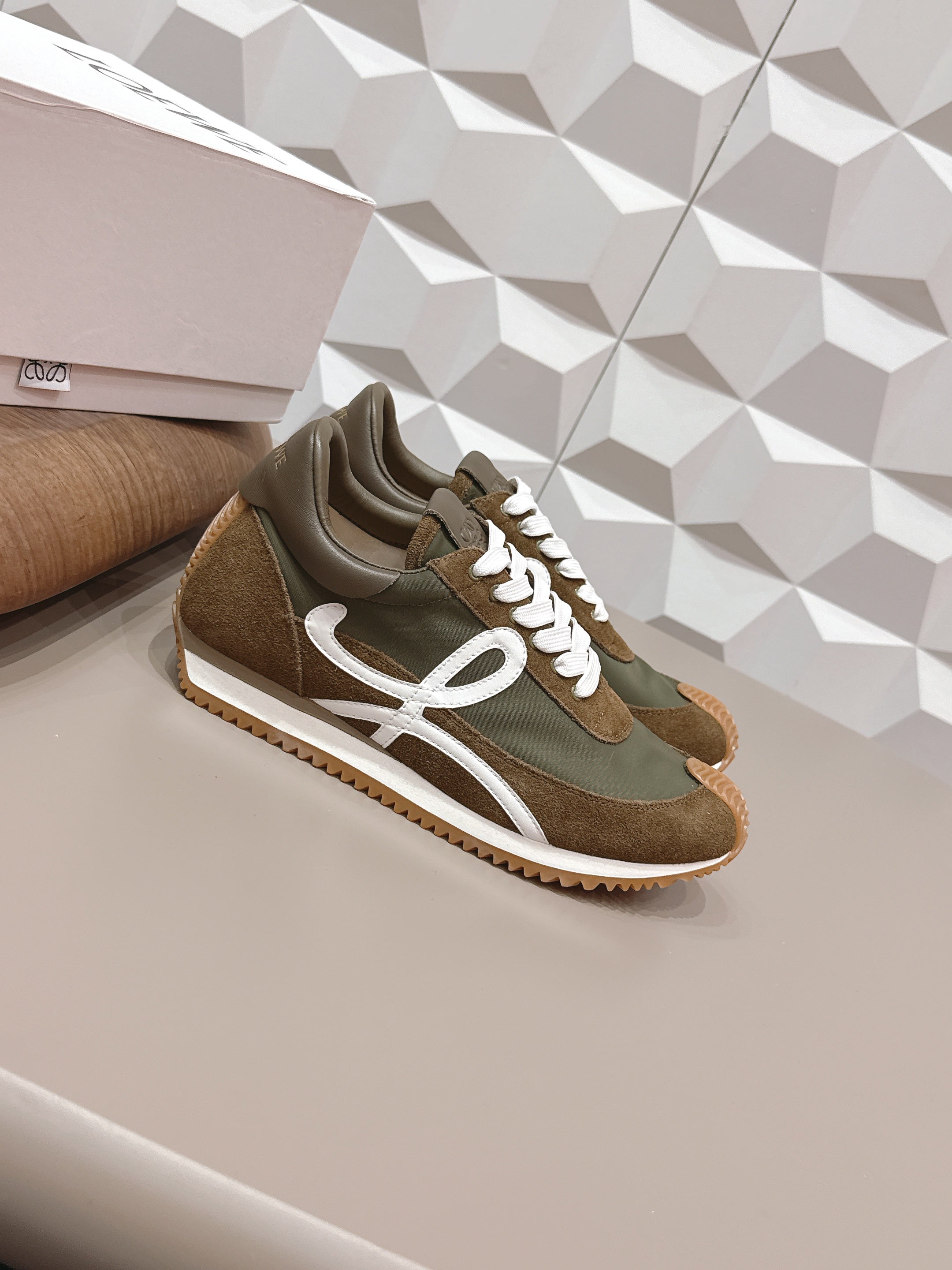LOEWE 26S FLOW RUNNER SNEAKER IN DARK BROWN SUEDE AND CALFSKIN