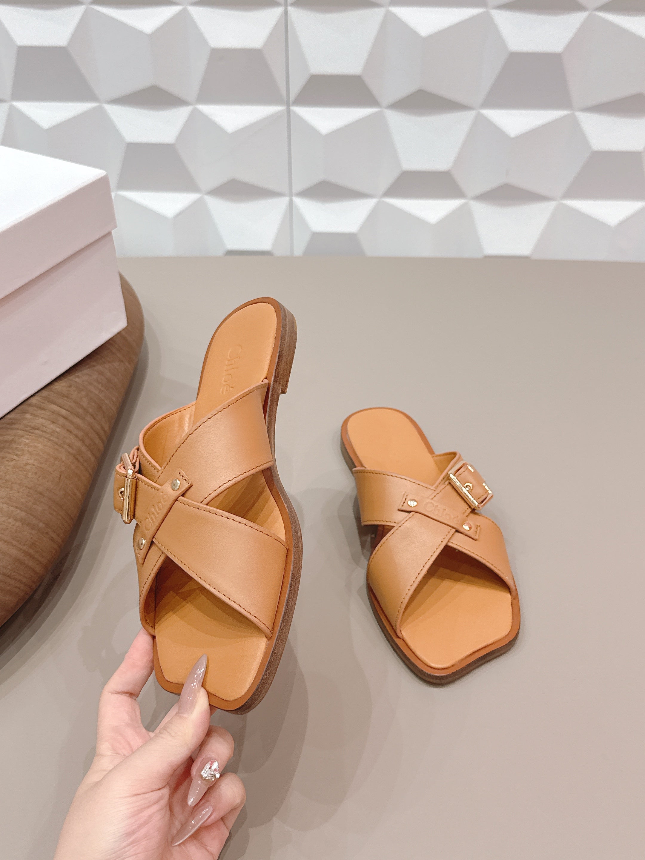 CHLOÉ 26S SANDALS IN LIGHT BROWN CALFSKIN