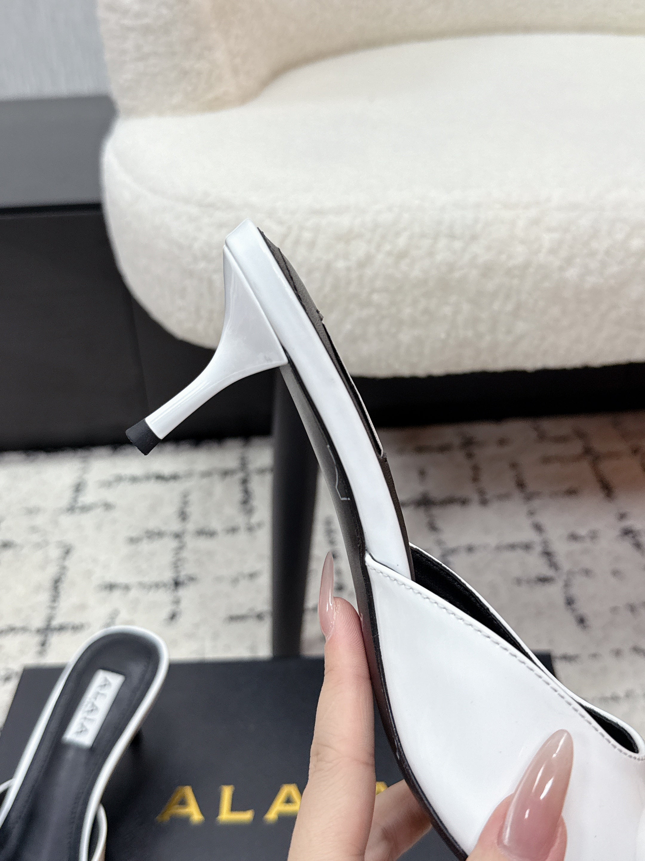 ALAIA 26S HEELED MULES 65 MM IN WHITE GLOSSY CALFSKIN