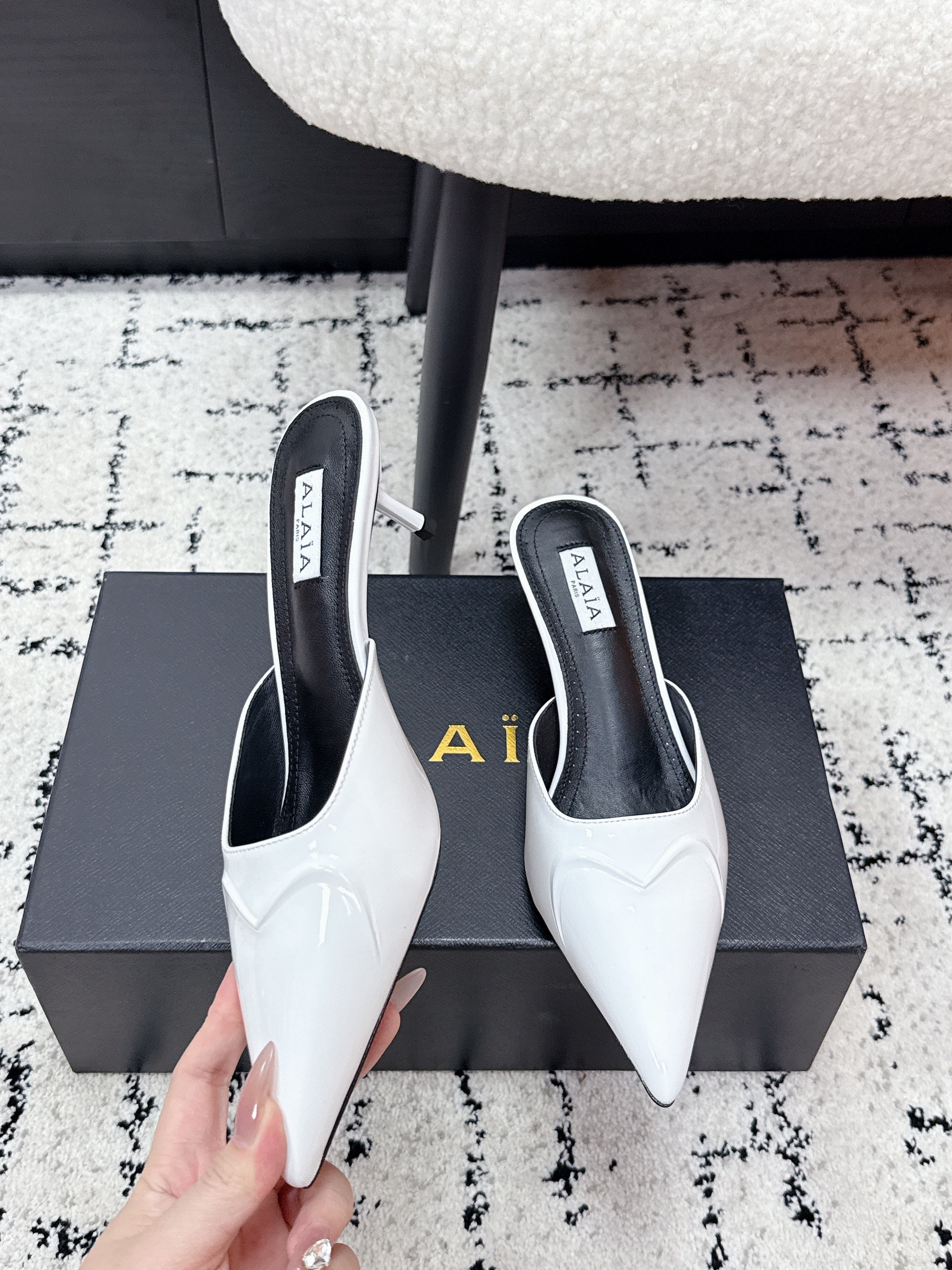 ALAIA 26S HEELED MULES 65 MM IN WHITE GLOSSY CALFSKIN