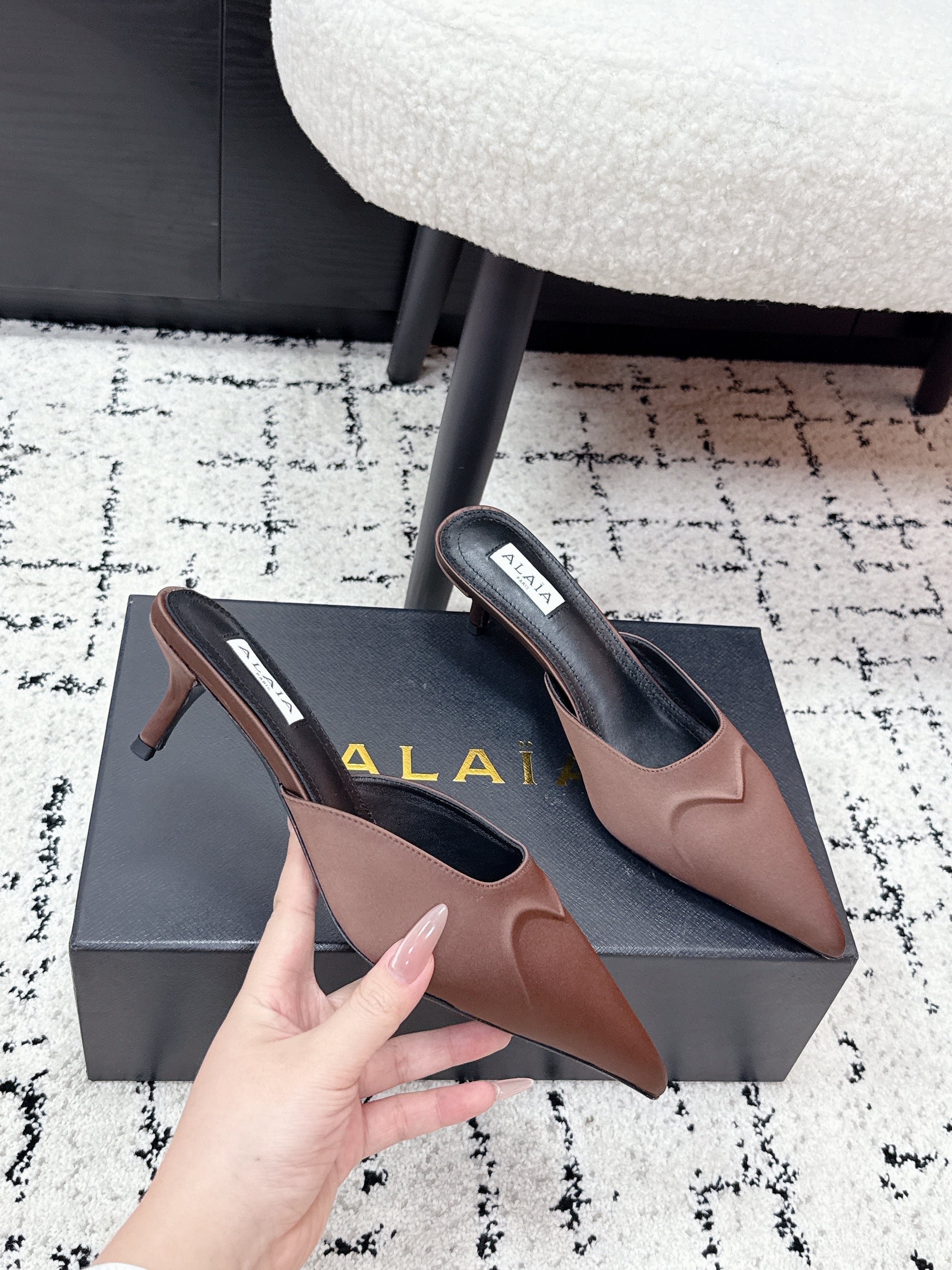 ALAIA 26S HEELED MULES 65 MM IN CHOCOLATE BROWN SATIN