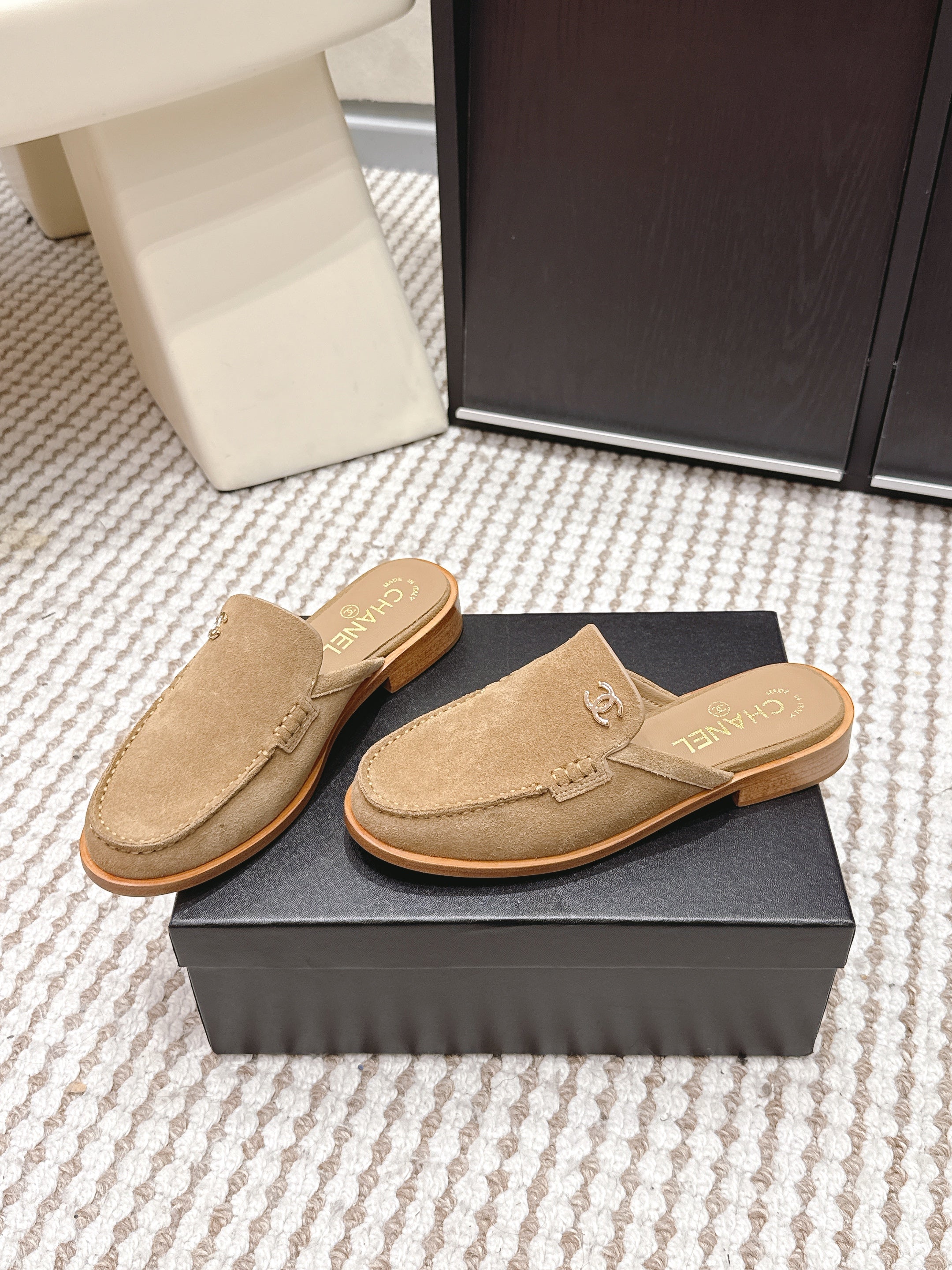 CHANEL 26S LOAFER MULES IN LIGHT BROWN SUEDE