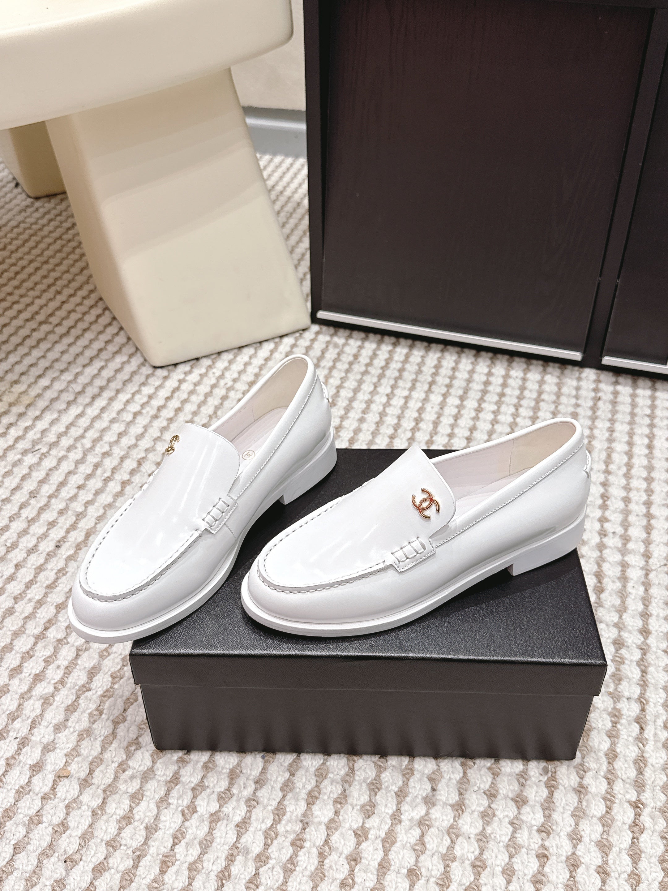 CHANEL 26S LOAFERS IN WHITE GLOSSY CALFSKIN