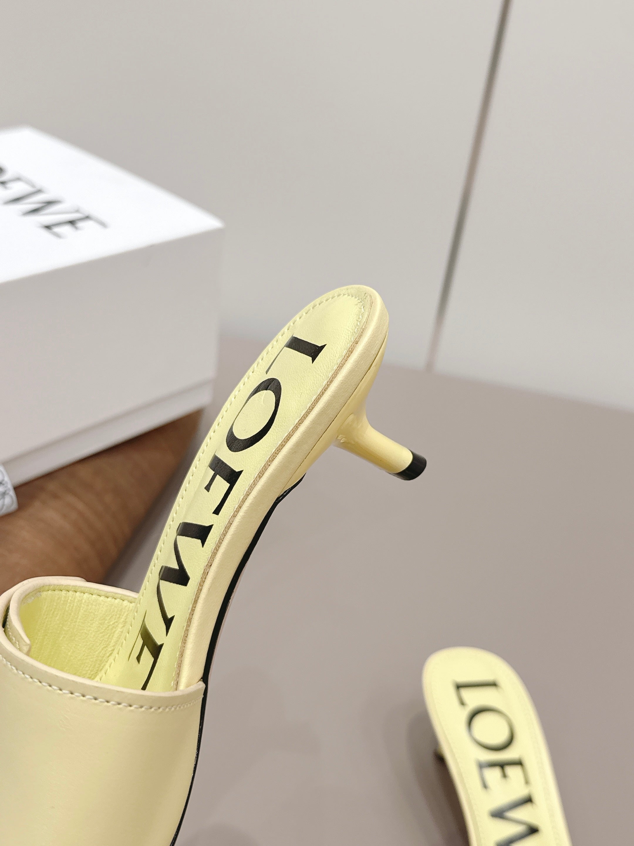 LOEWE 26S SQUARE TOE SANDALS 45MM IN LIGHT YELLOW CALFSKIN GOLD HARDWARE