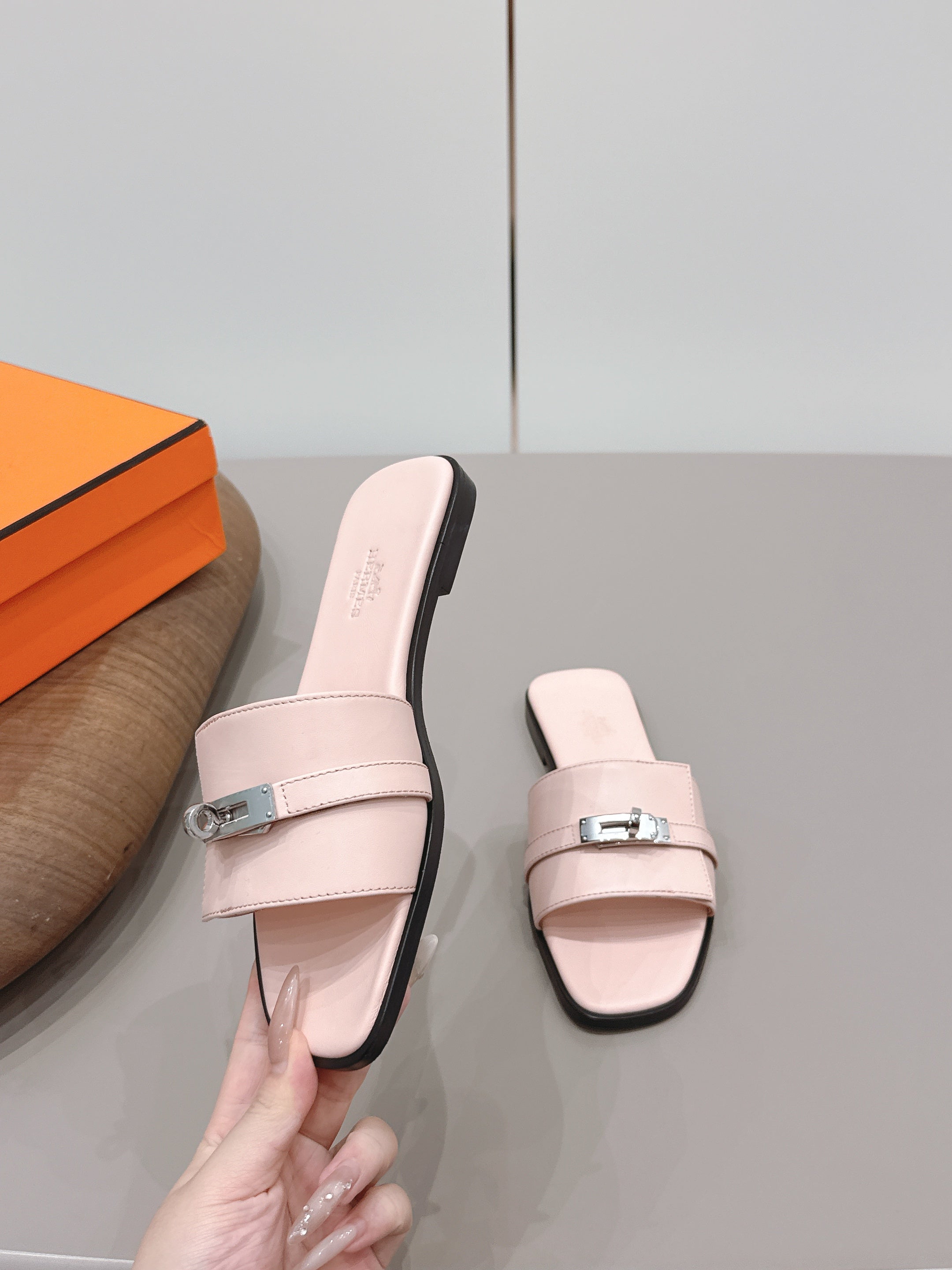 HM 26S GIULIA SANDAL IN LIGHT PINK CALFSKIN SILVER HARDWARE