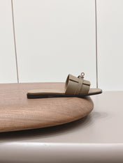 HM 26S GIULIA SANDAL IN OLIVE BROWN EPSOM CALFSKIN SILVER HARDWARE