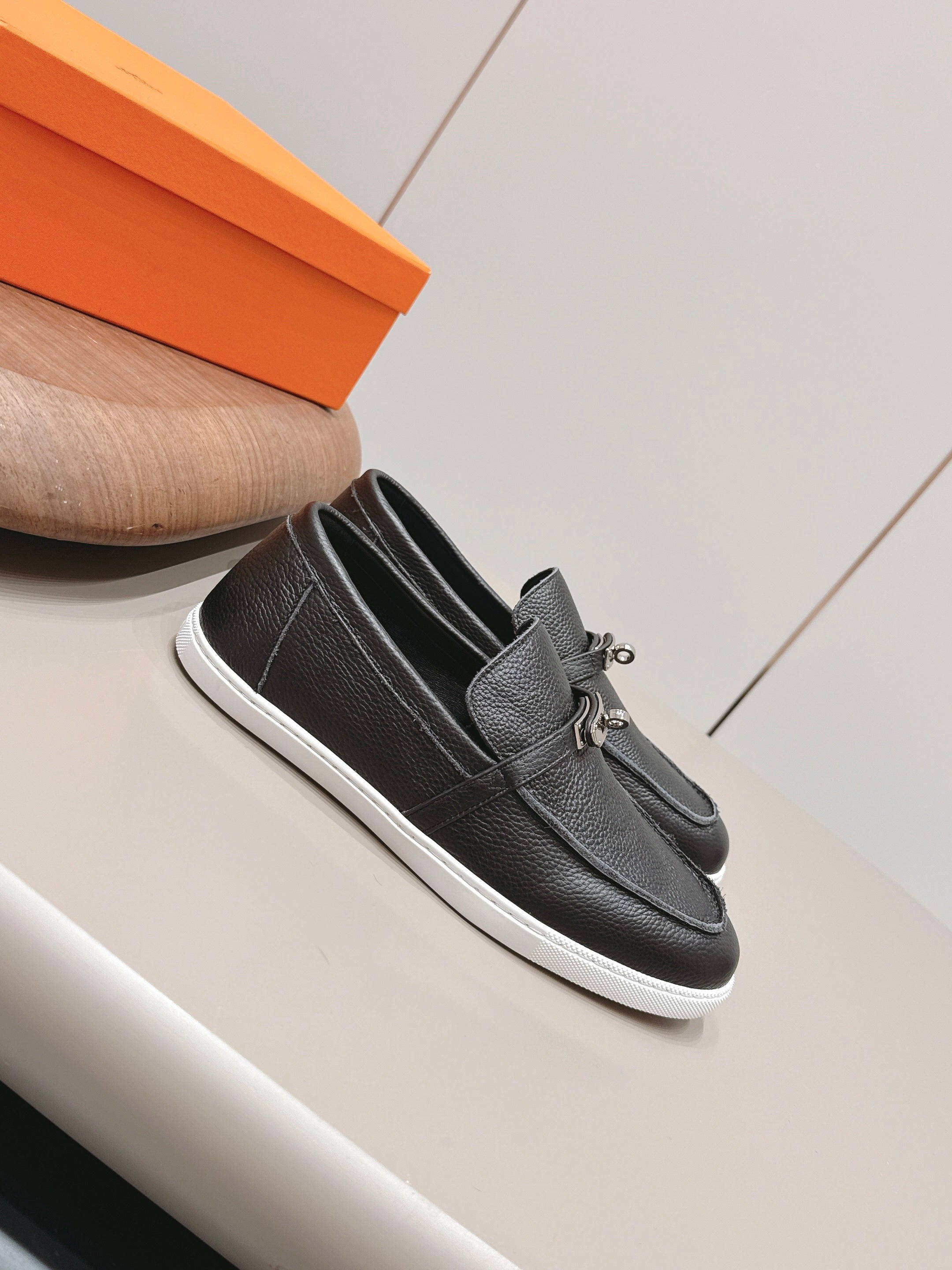 HM 26S KELLY PARIS LOAFERS IN BLACK CALFSKIN SILVER HARDWARE