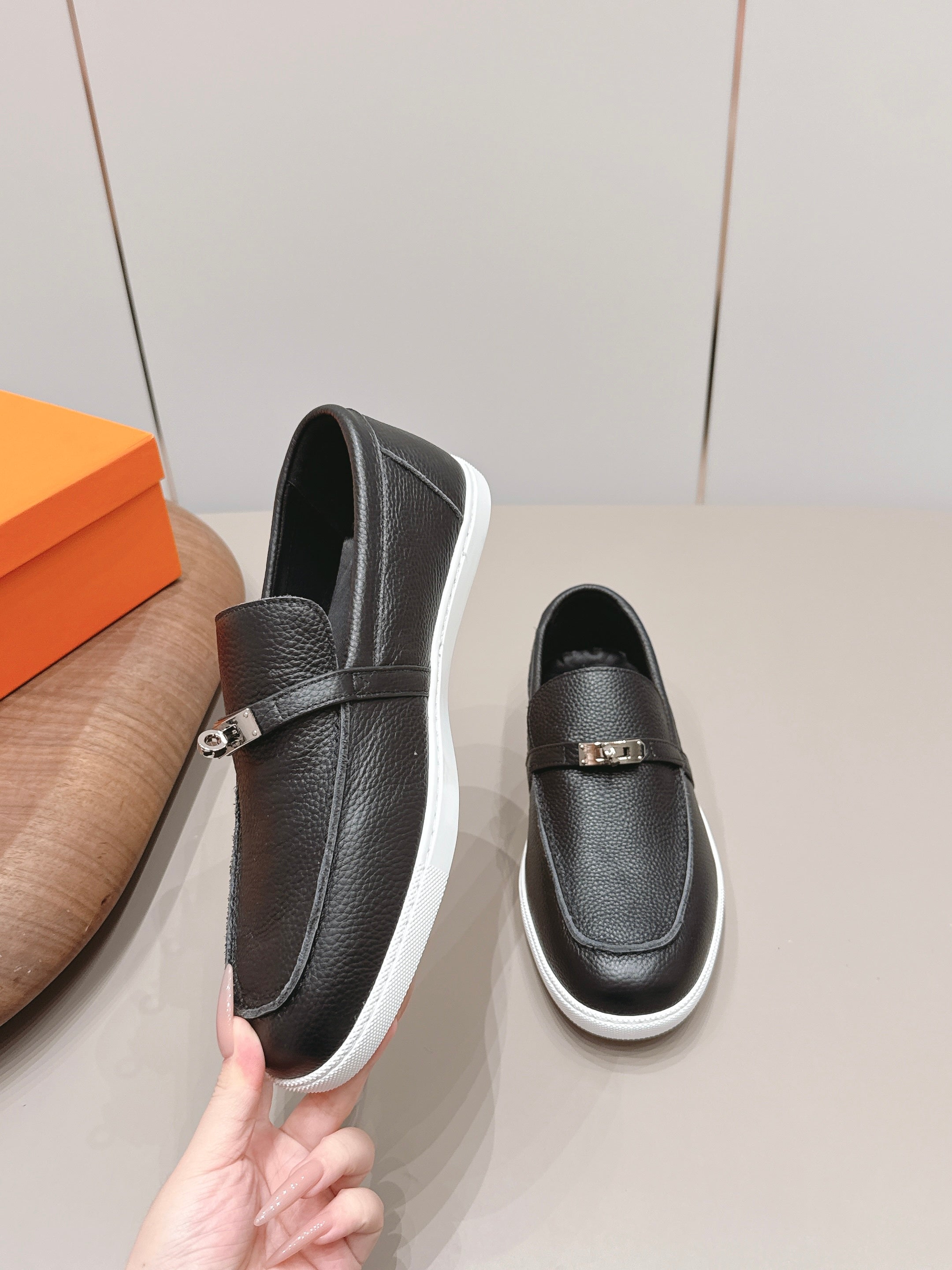HM 26S KELLY PARIS LOAFERS IN BLACK CALFSKIN SILVER HARDWARE
