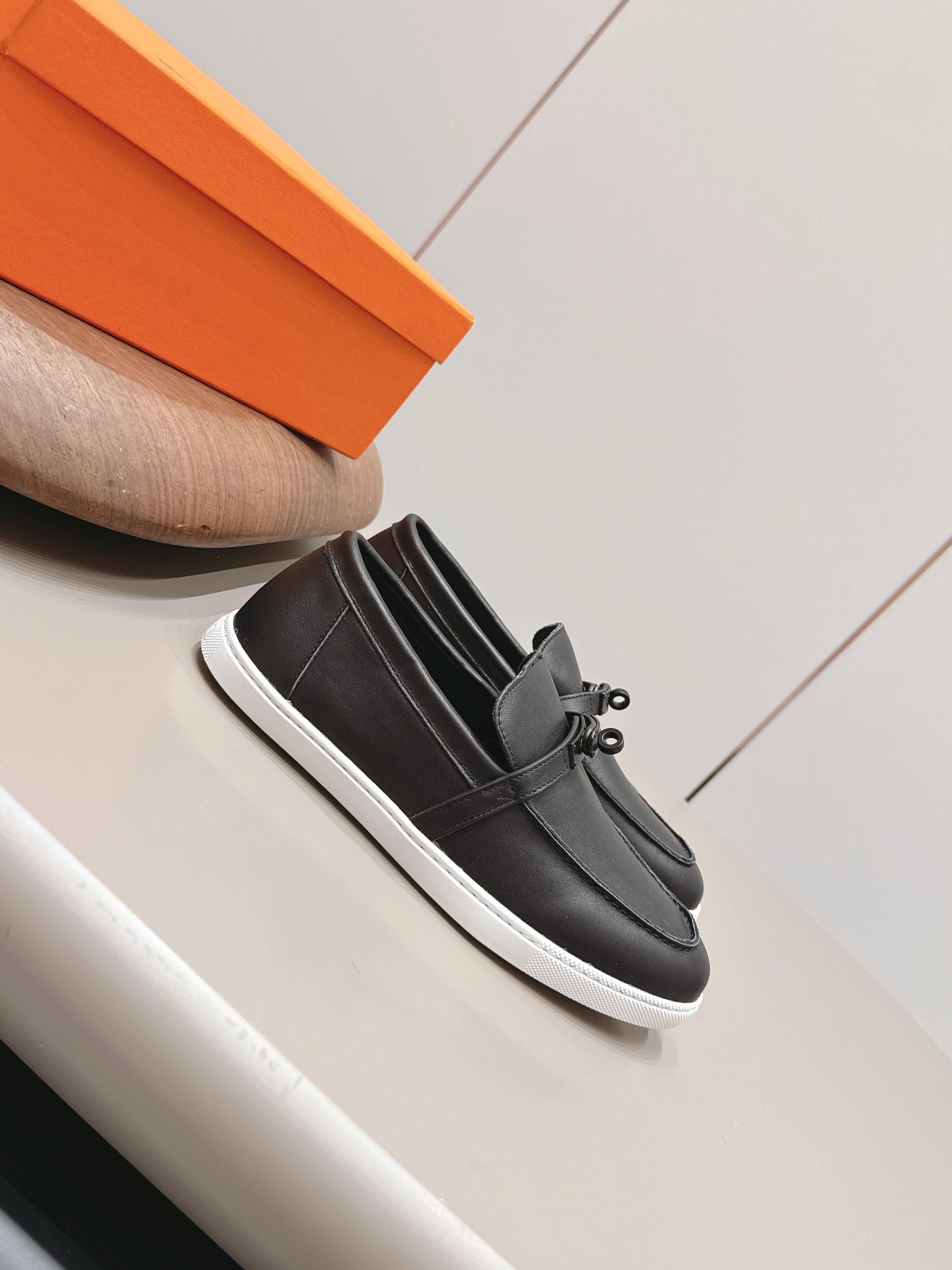 HM 26S KELLY PARIS LOAFERS IN BLACK CALFSKIN BLACK HARDWARE