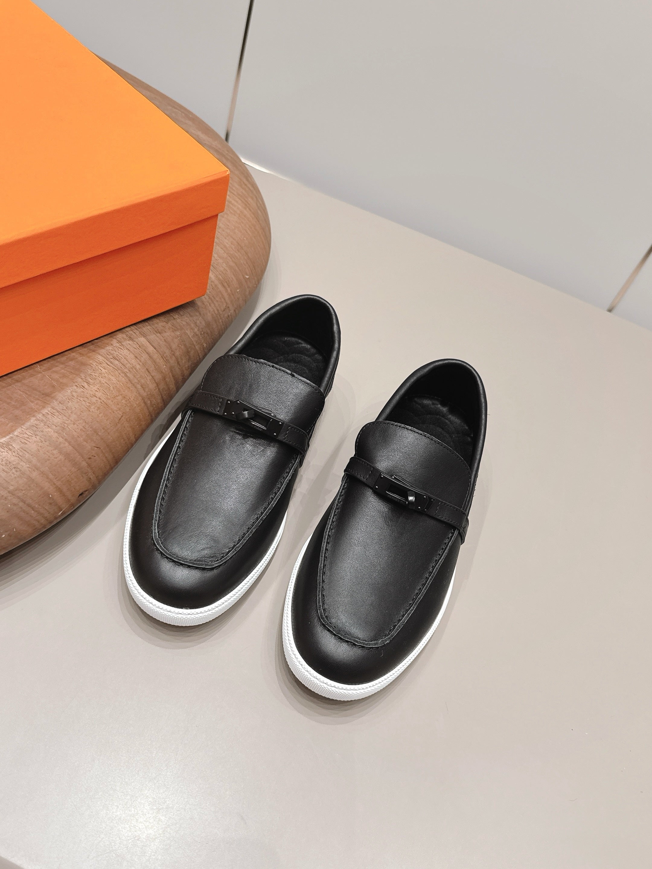 HM 26S KELLY PARIS LOAFERS IN BLACK CALFSKIN BLACK HARDWARE