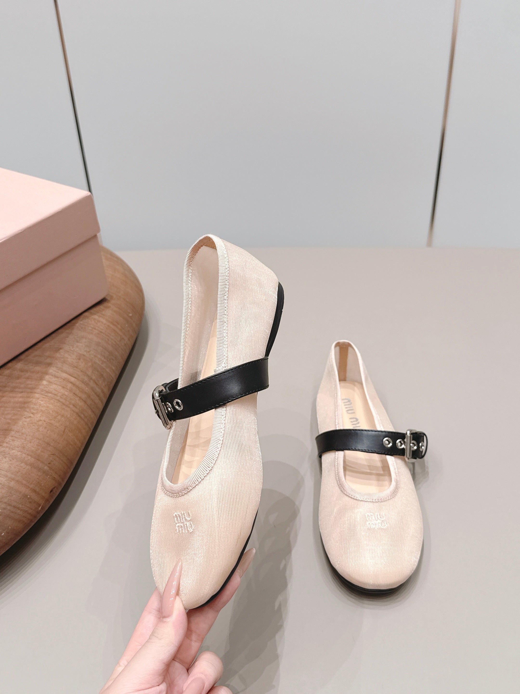 MIUMIU 26S BALLERINAS IN BEIGE MESH AND BLACK CALFSKIN