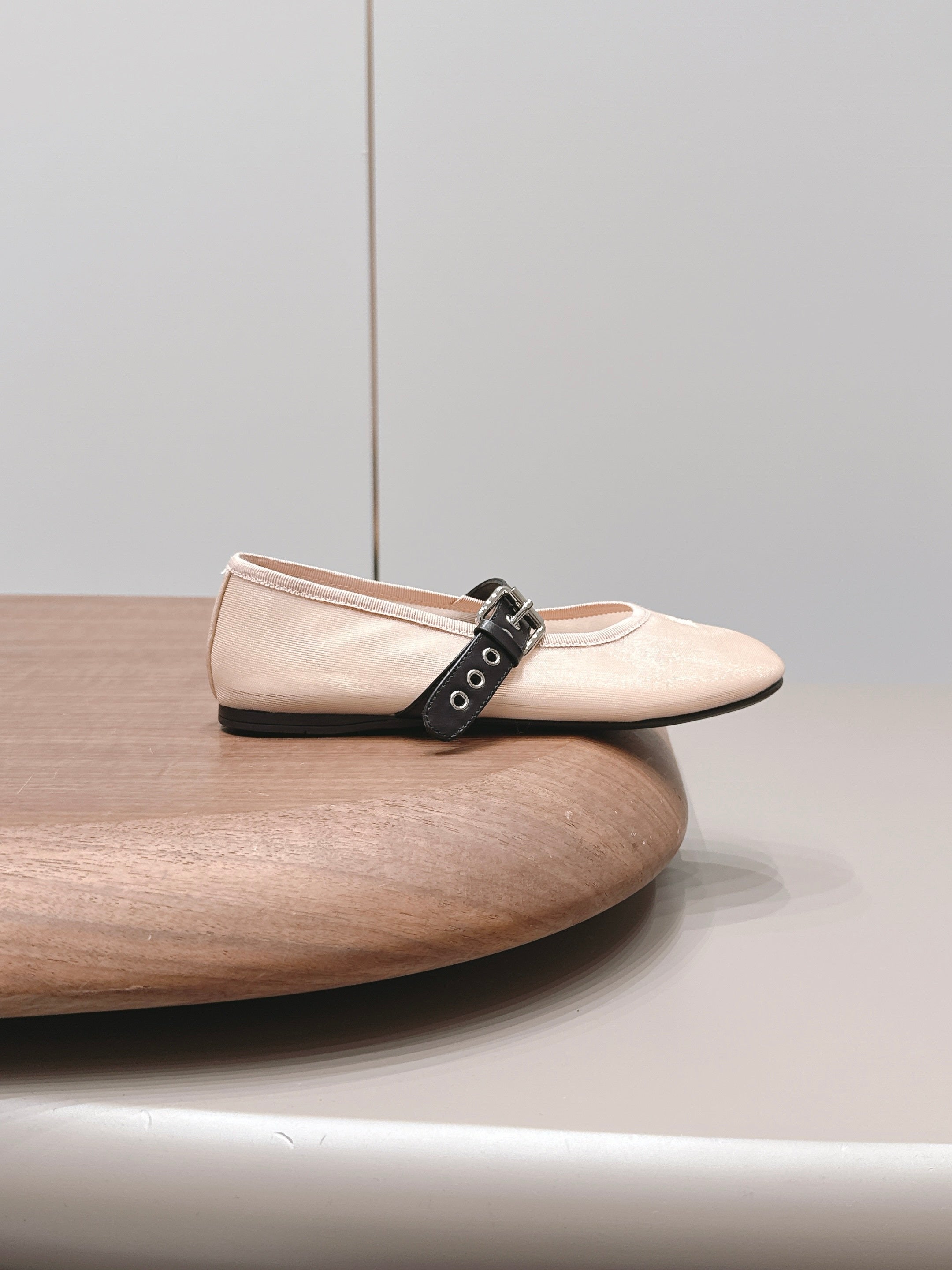 MIUMIU 26S BALLERINAS IN BEIGE MESH AND BLACK CALFSKIN