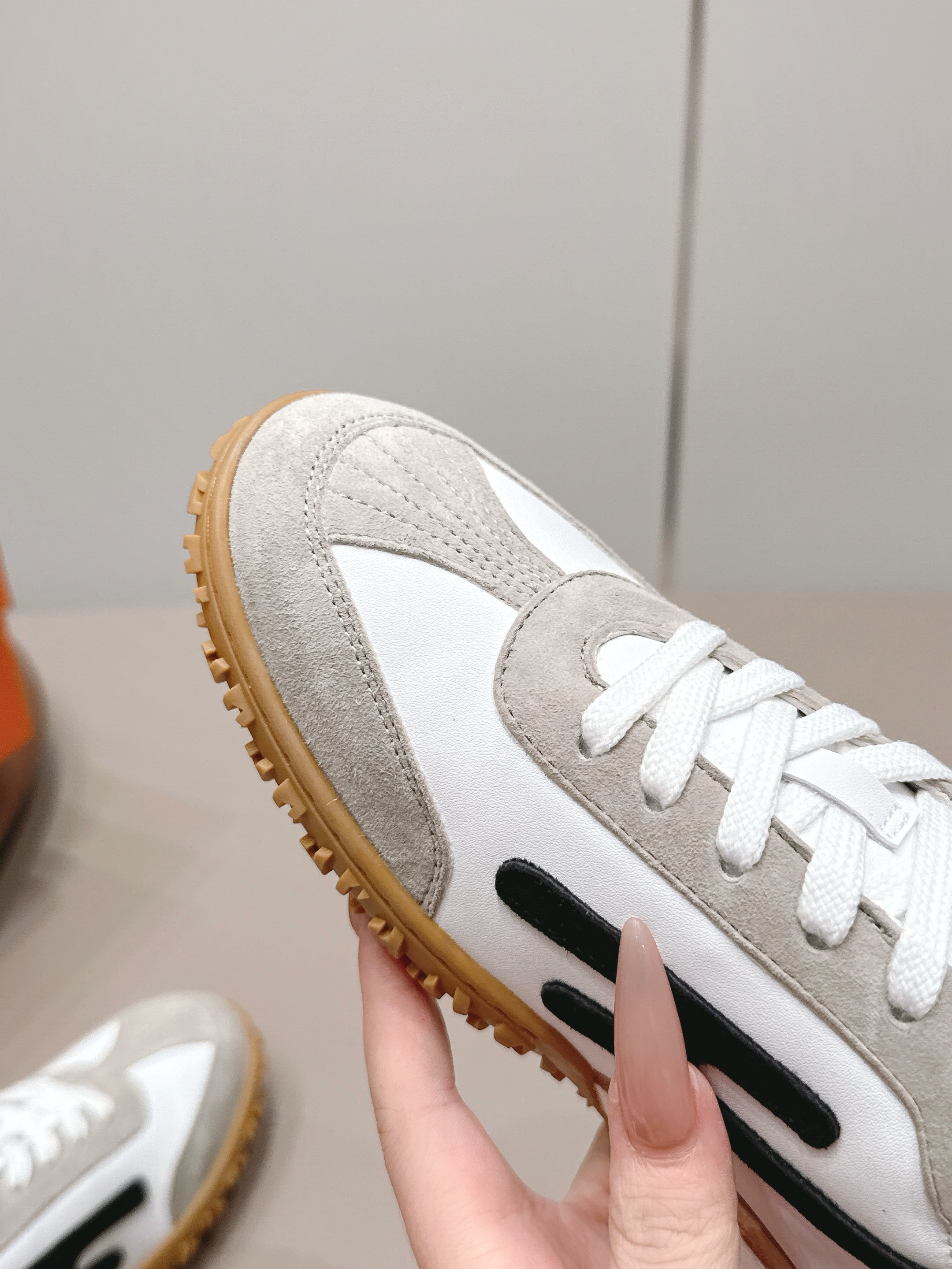 HM 26S BOUNCING SNEAKERS IN WHITE CALFSKIN AND LIGHT GREY BLACK SUEDE