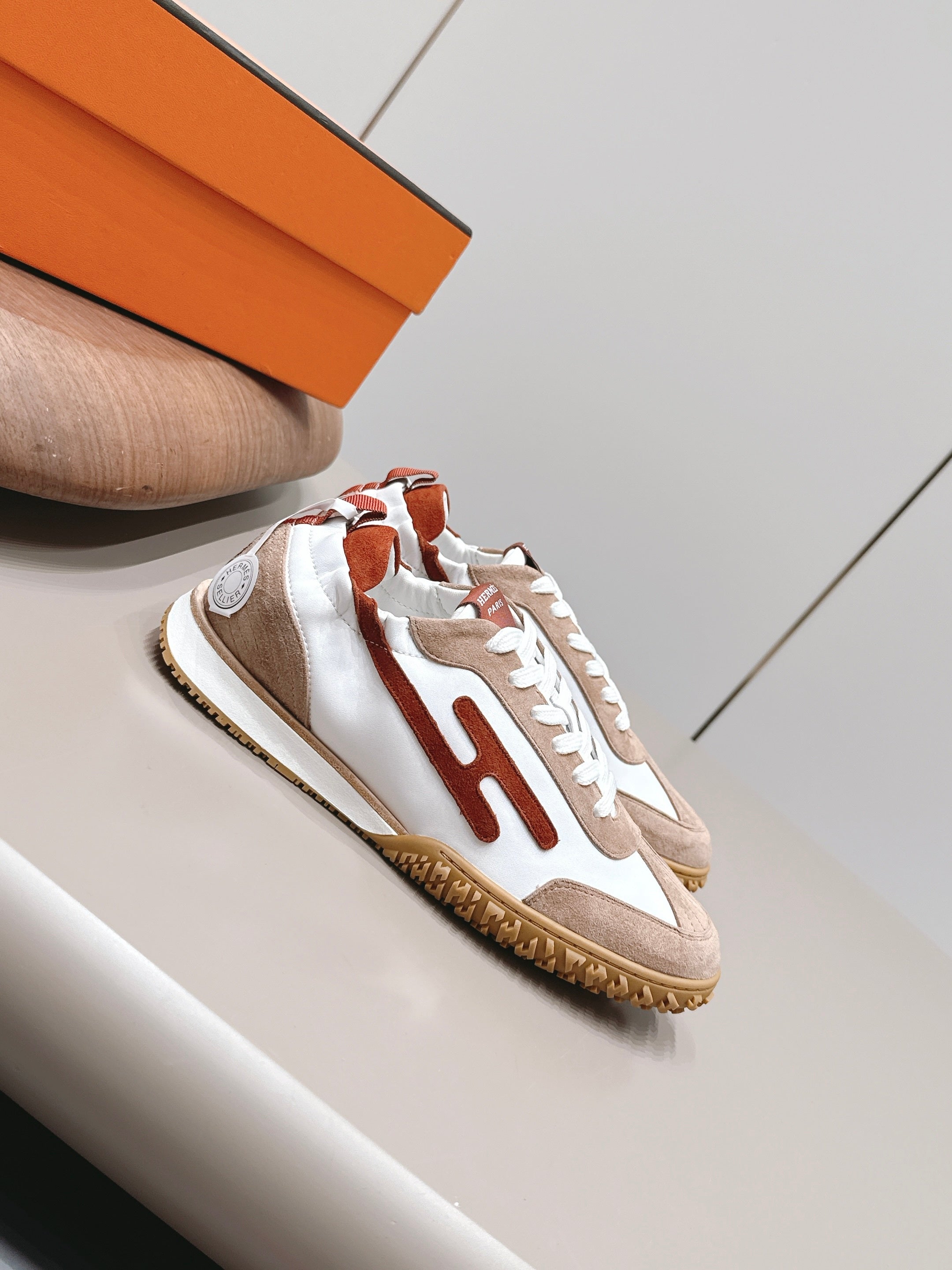 HM 26S BOUNCING SNEAKERS IN WHITE CALFSKIN AND BROWN SUEDE