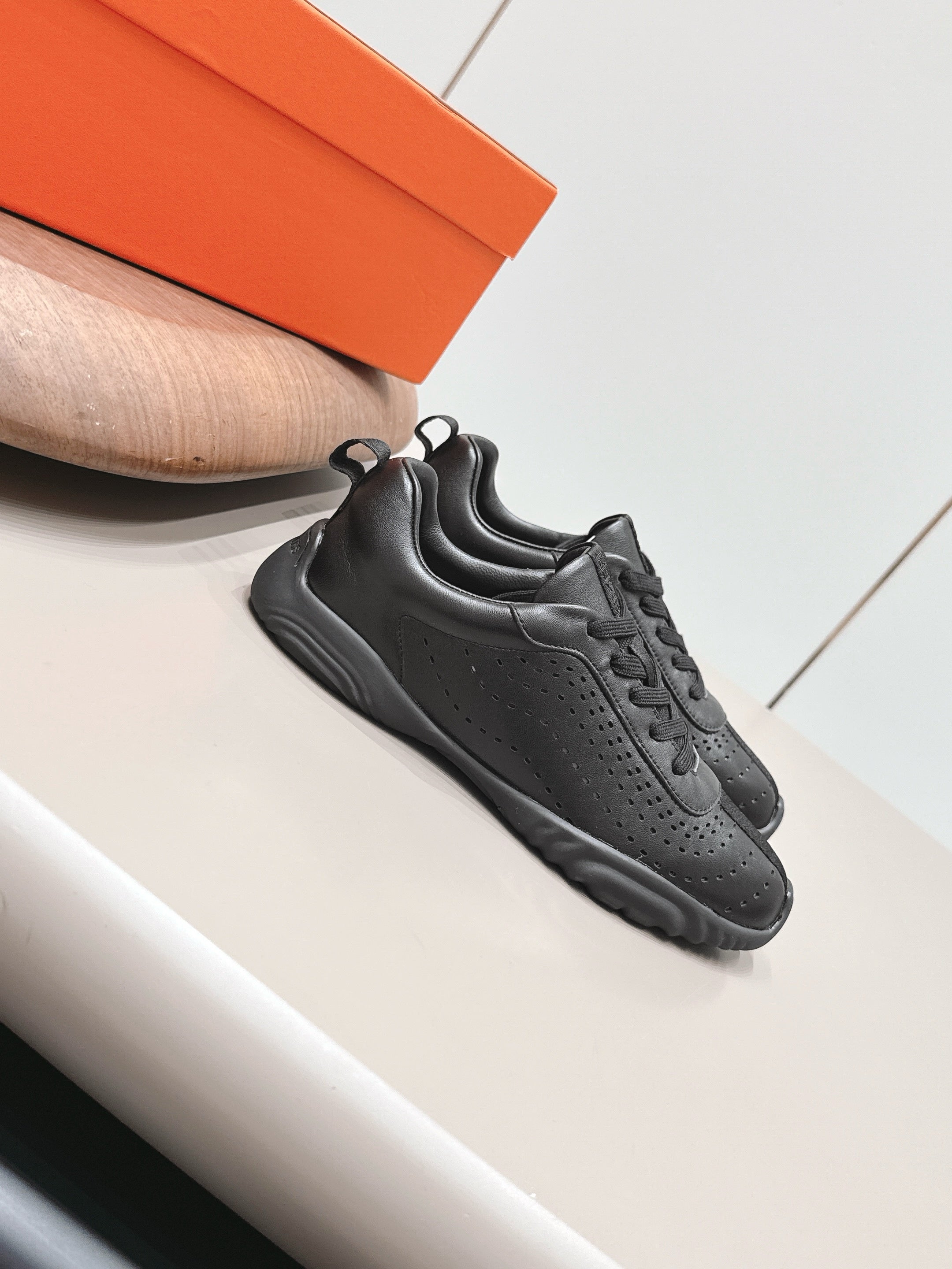 HM 26S TRAIL SNEAKERS IN BLACK PERFORATED CALFSKIN