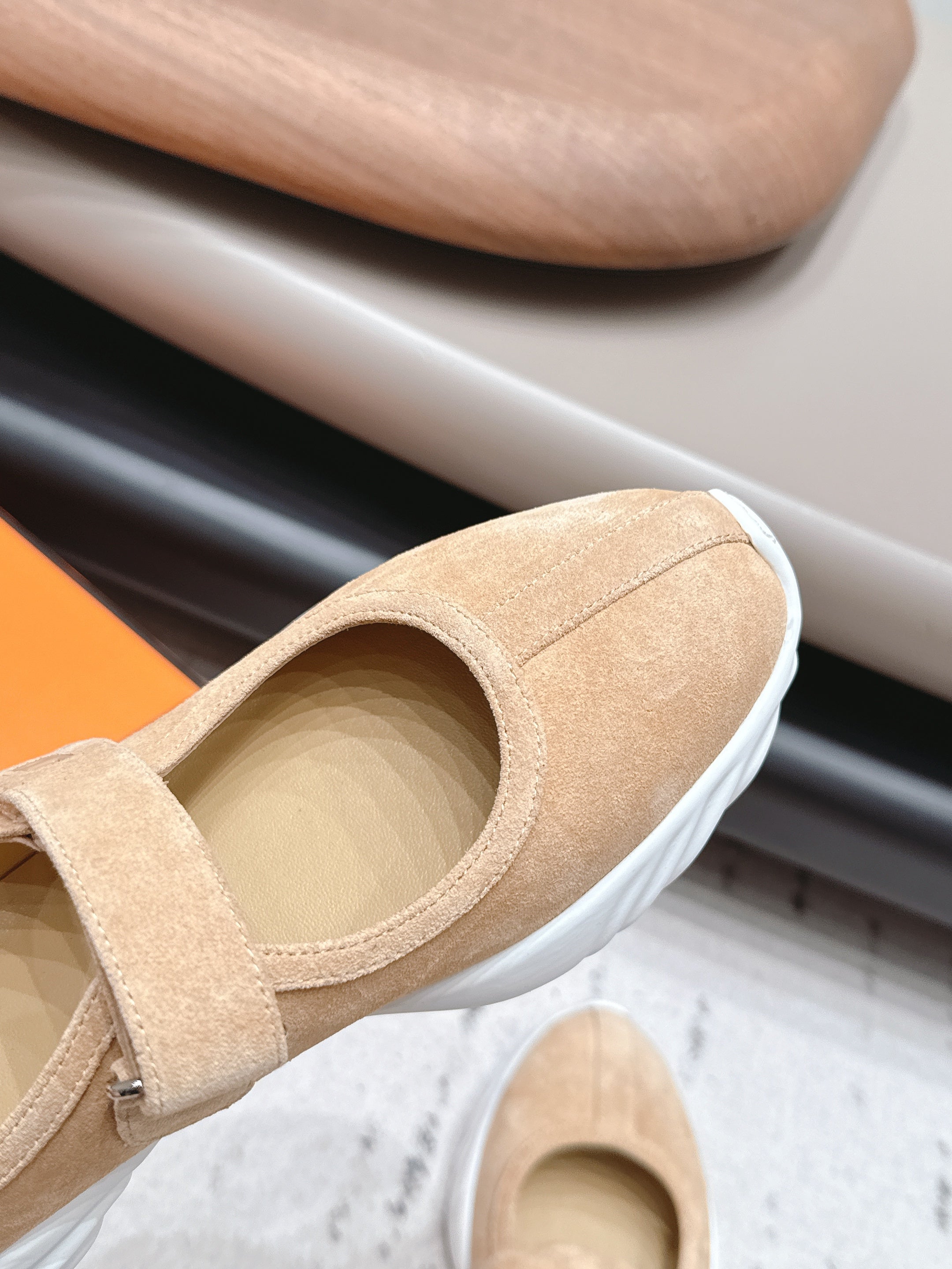HM 26S KICHU BALLET FLAT IN LIGHT BROWN SUEDE