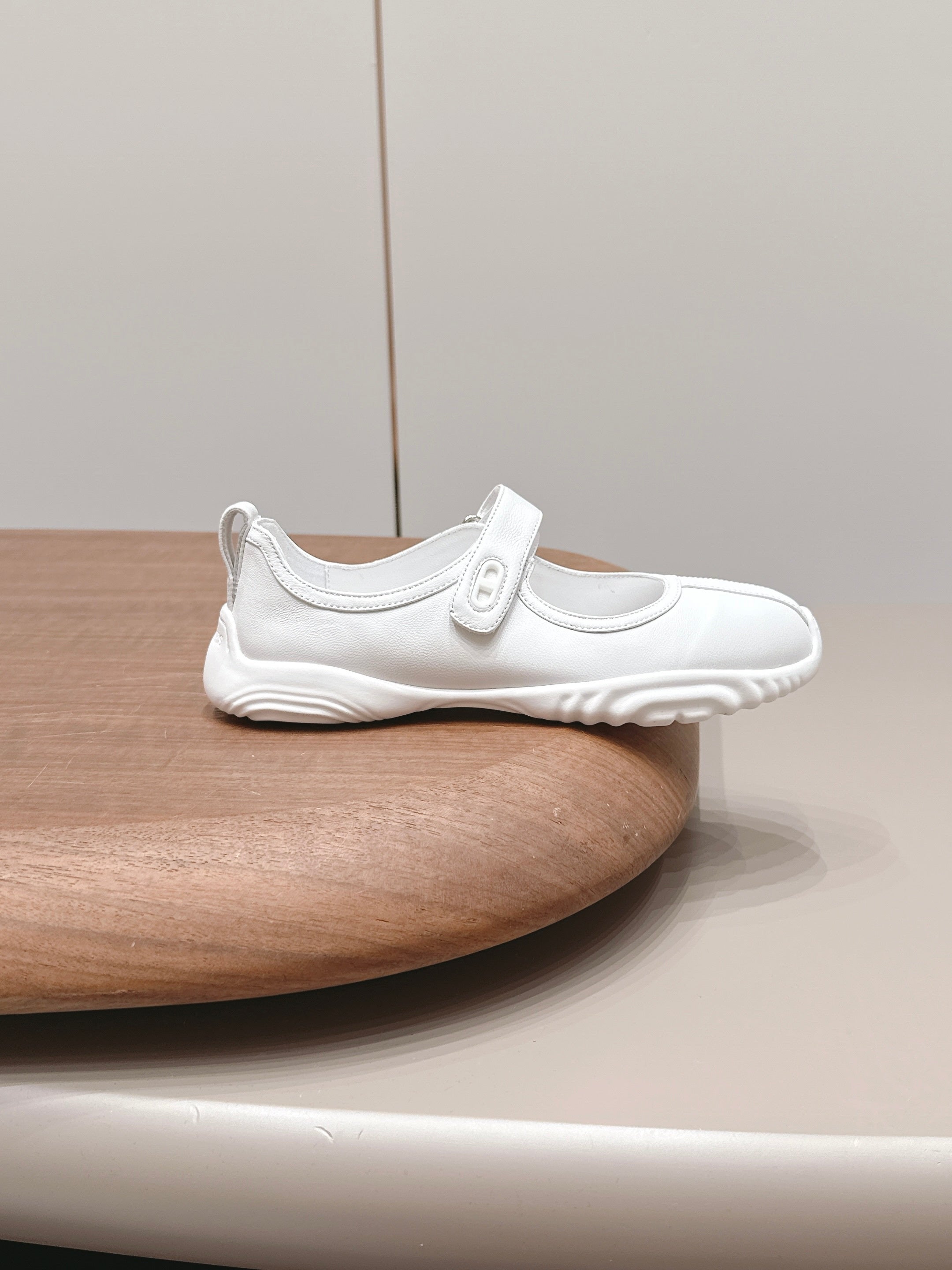 HM 26S KICHU BALLET FLAT IN WHITE CALFSKIN