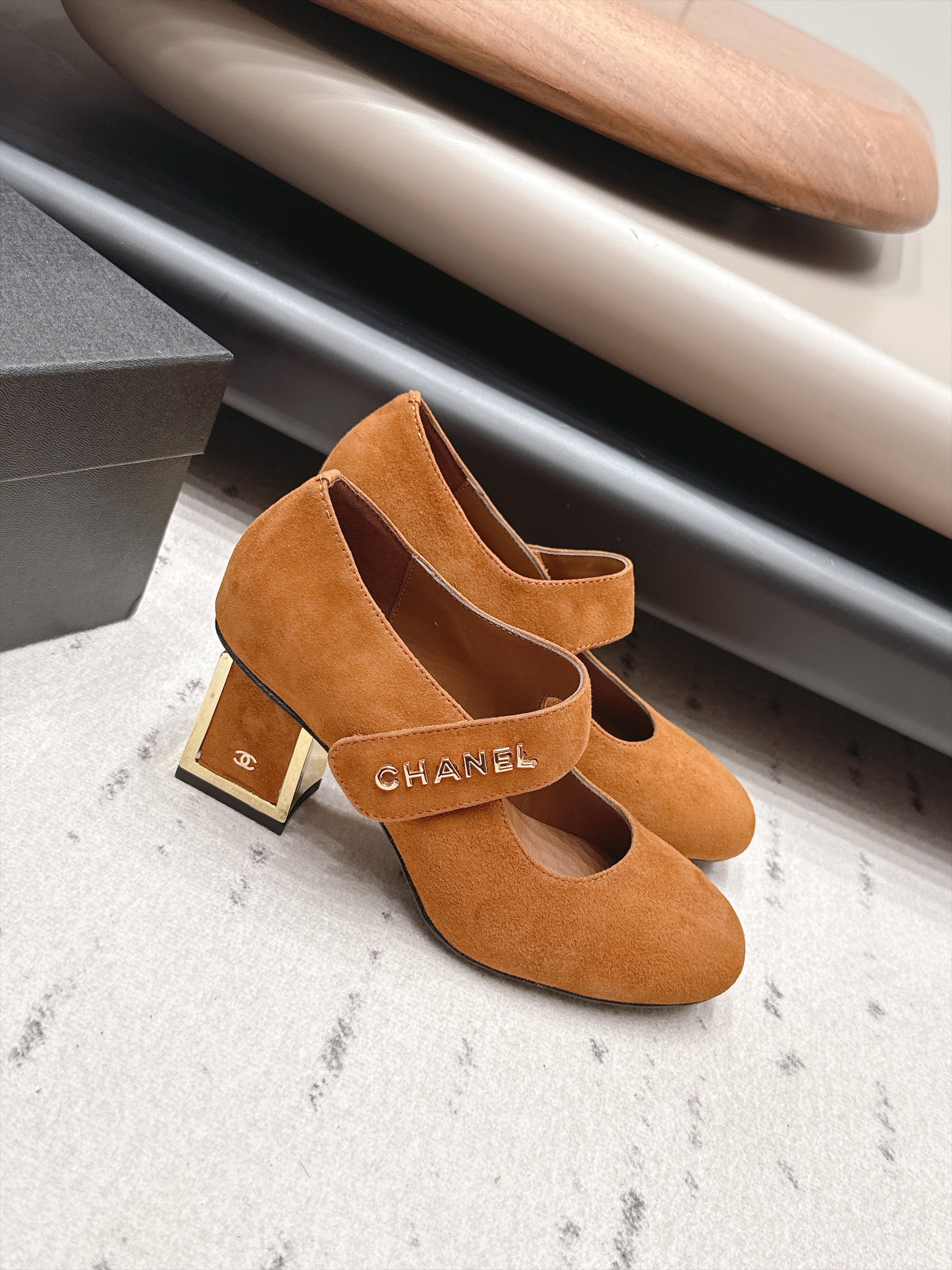 CHANEL 26S MARY JANE BLOCK HEEL PUMPS 80 MM IN BROWN SUEDE