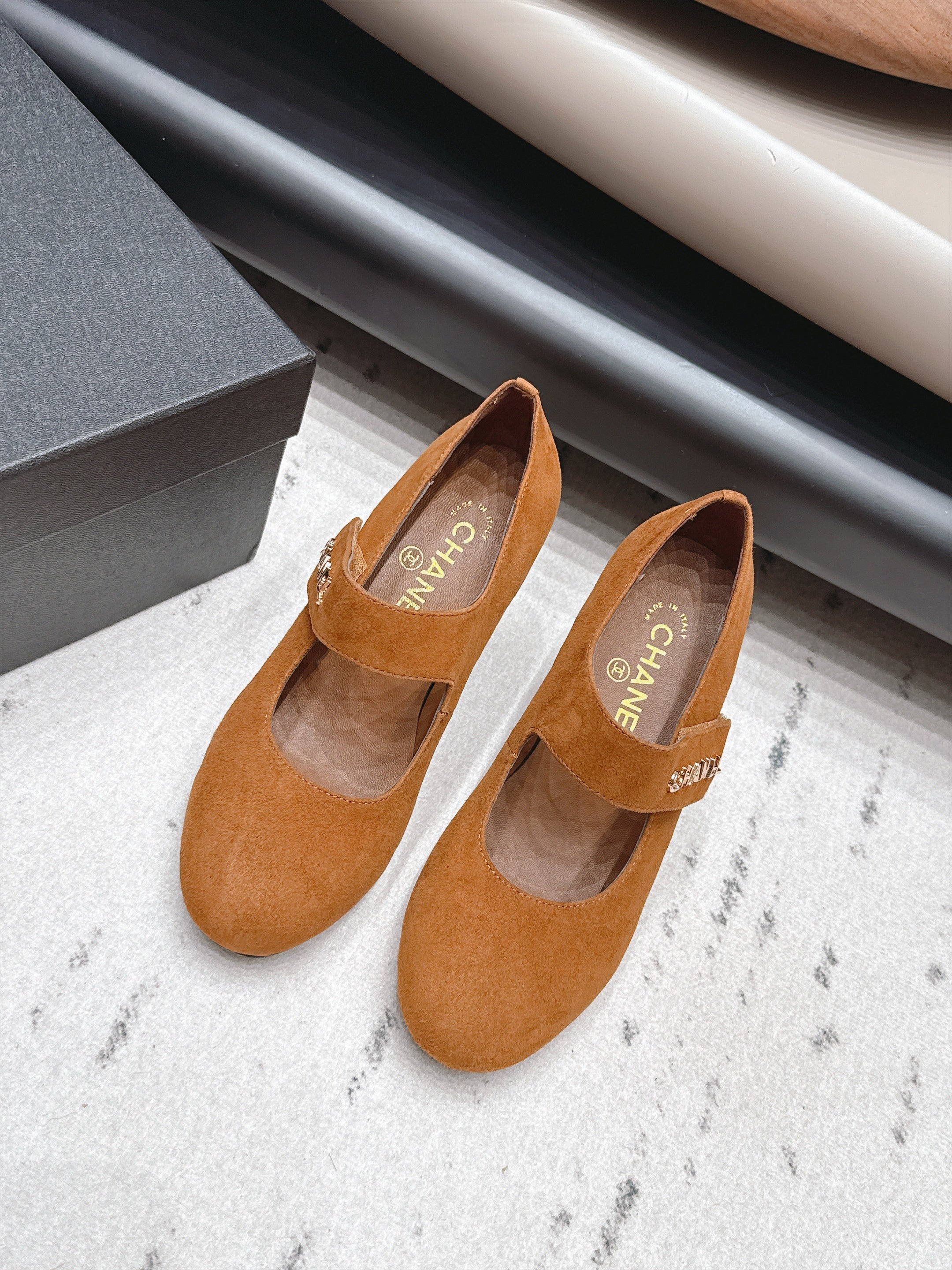 CHANEL 26S MARY JANE BLOCK HEEL PUMPS 80 MM IN BROWN SUEDE