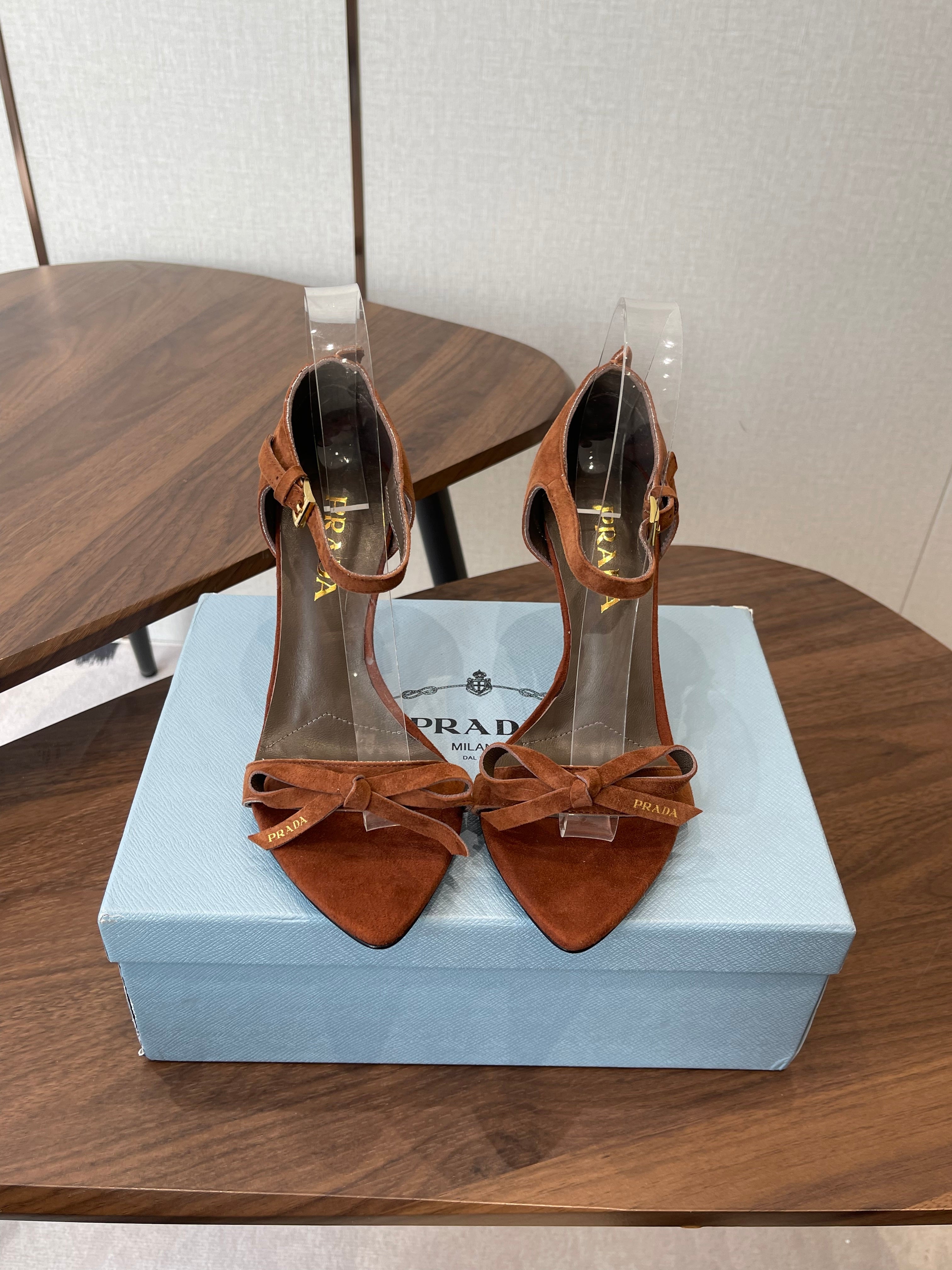 PRADA 26S HIGH HEEL SANDALS 85MM IN CARAMEL BROWN SUEDE WITH BOW