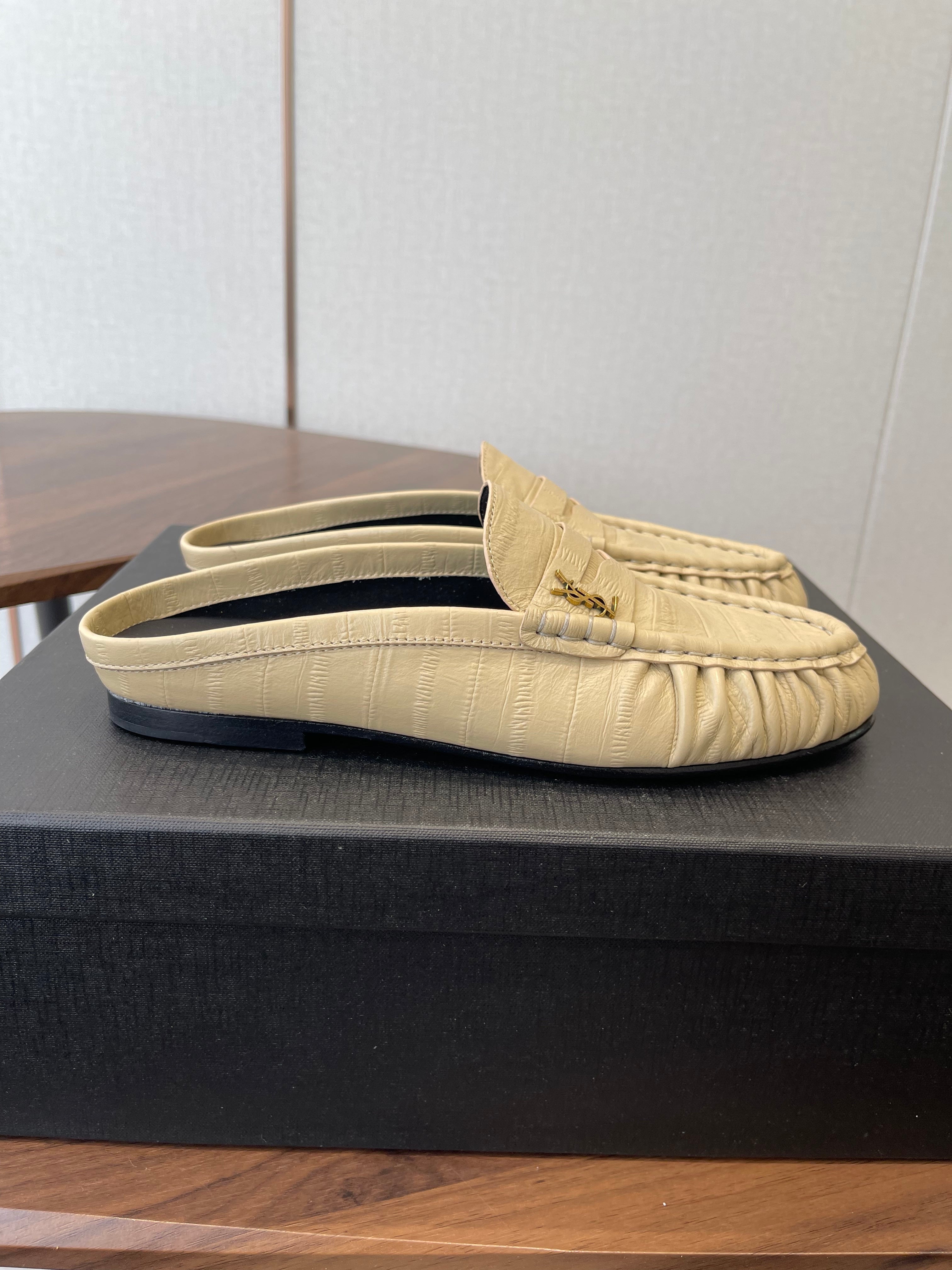 YSL 26S LOAFER MULES IN BEIGE CALFSKIN