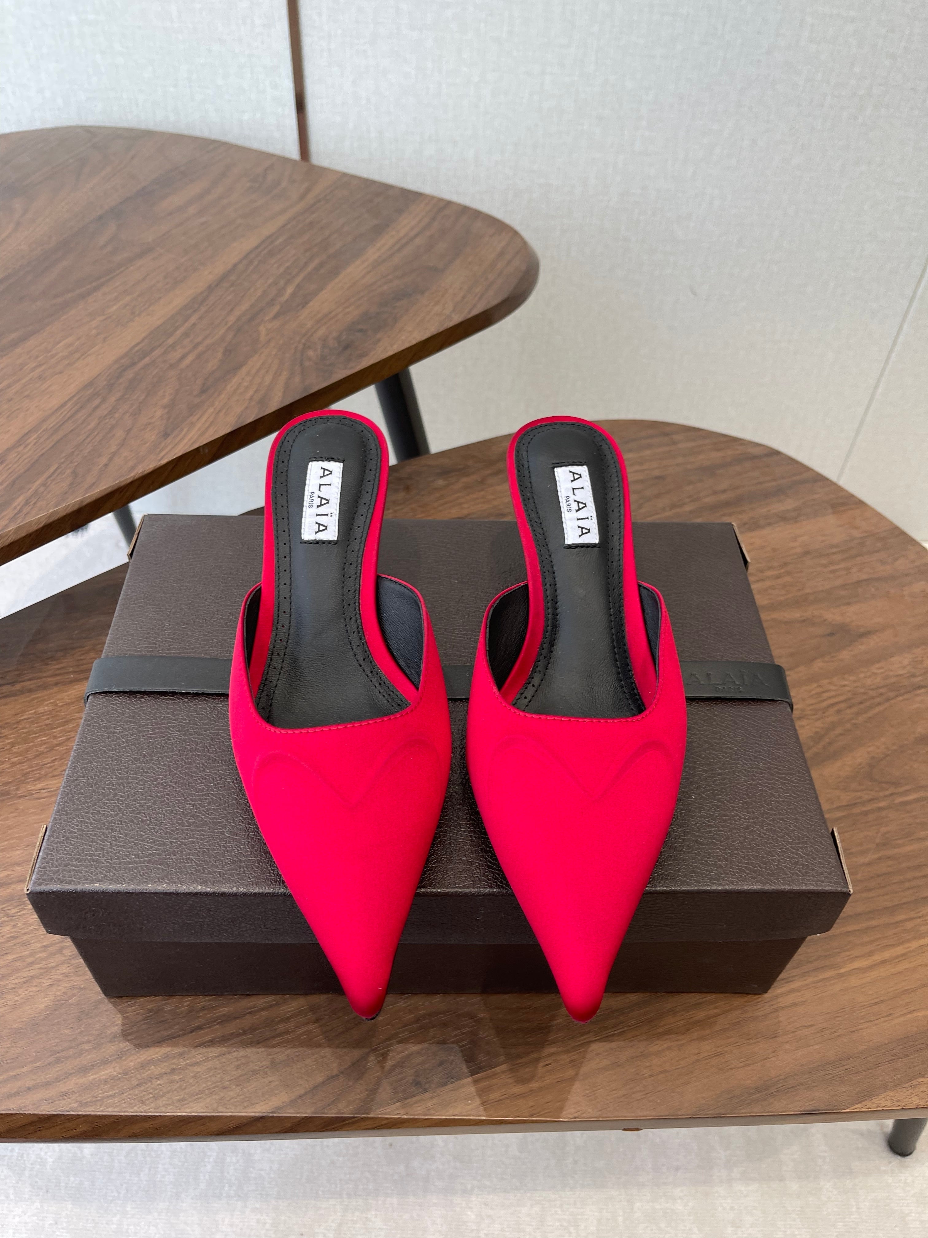 ALAIA 26S HEELED MULES 50 MM IN RED FABRIC