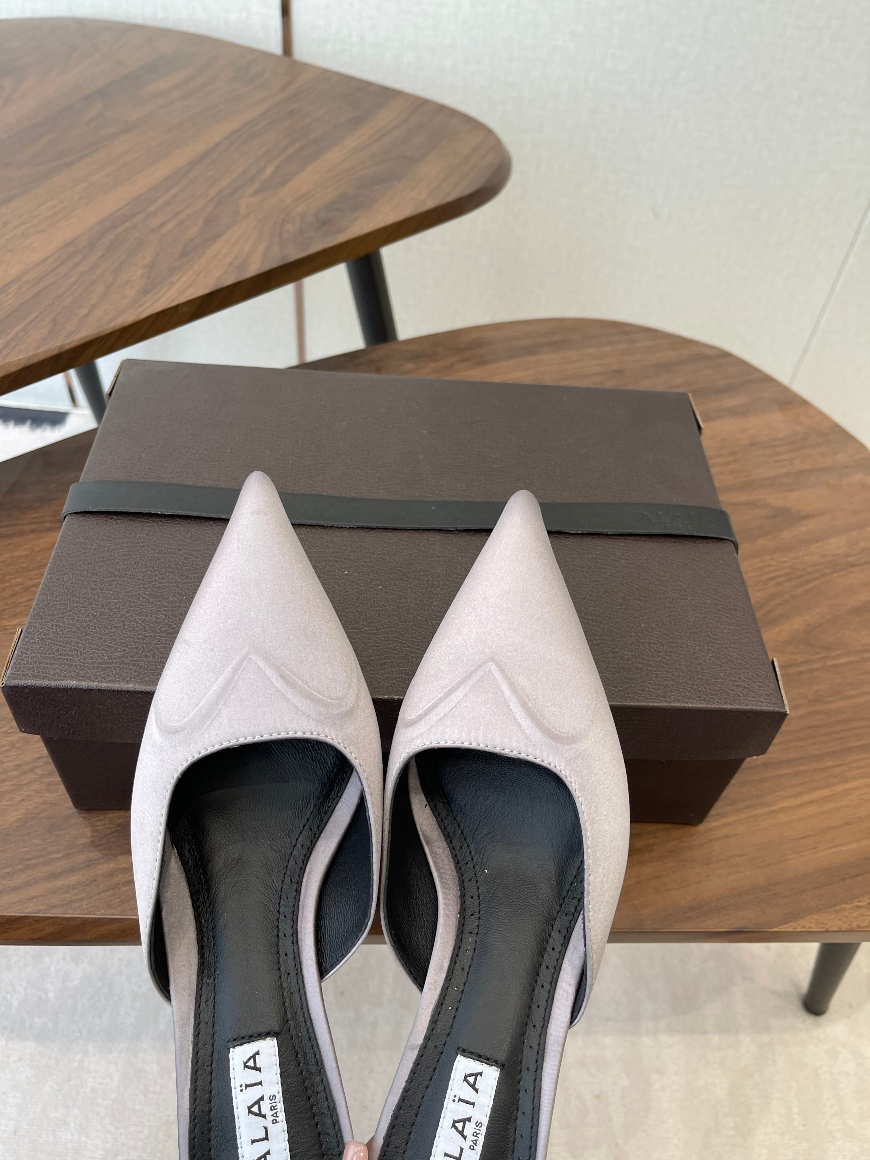 ALAIA 26S HEELED MULES 50 MM IN LAVENDER GREY FABRIC