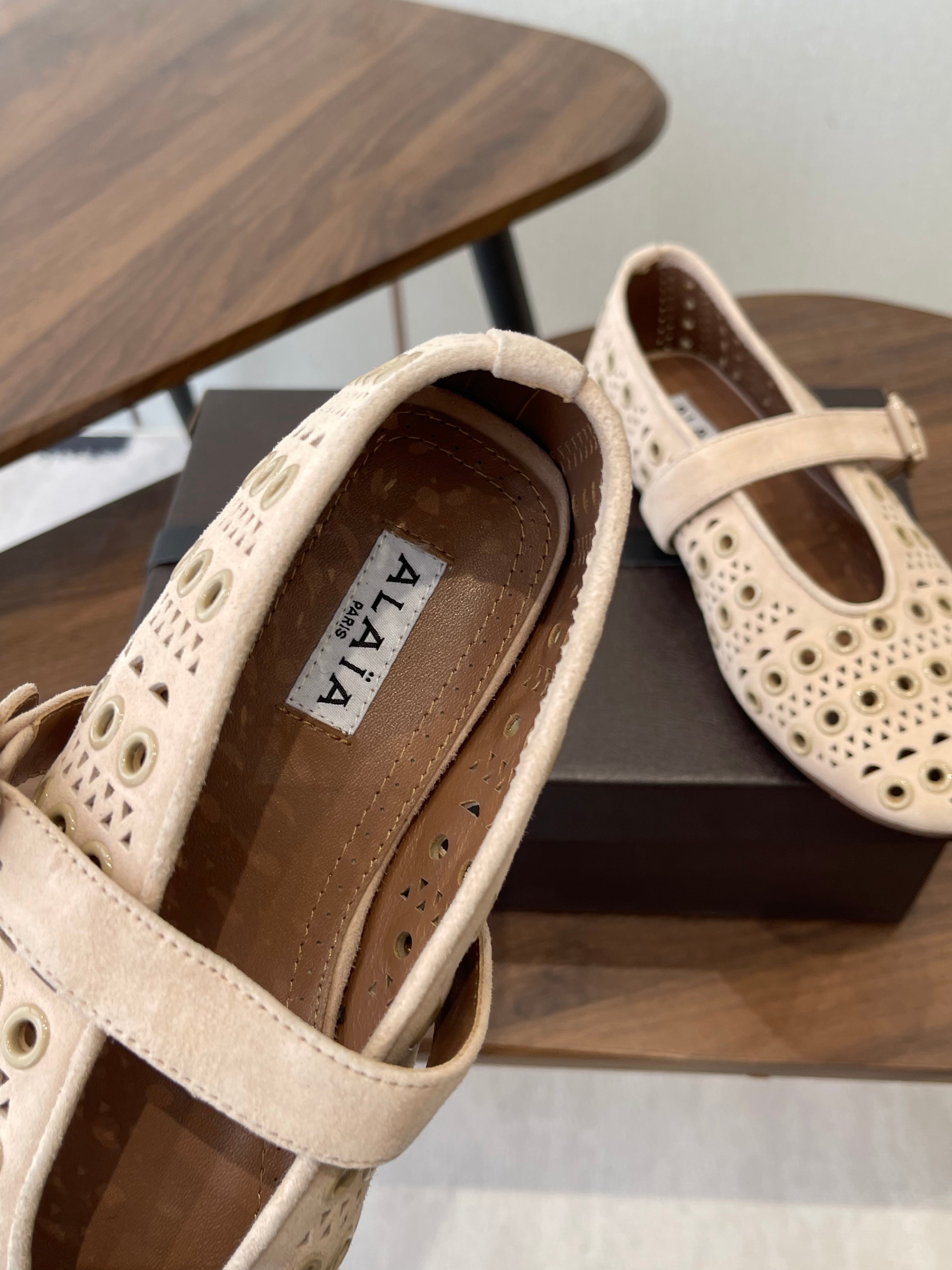 ALAIA 26S MARY JANE FLATS IN BEIGE SUEDE