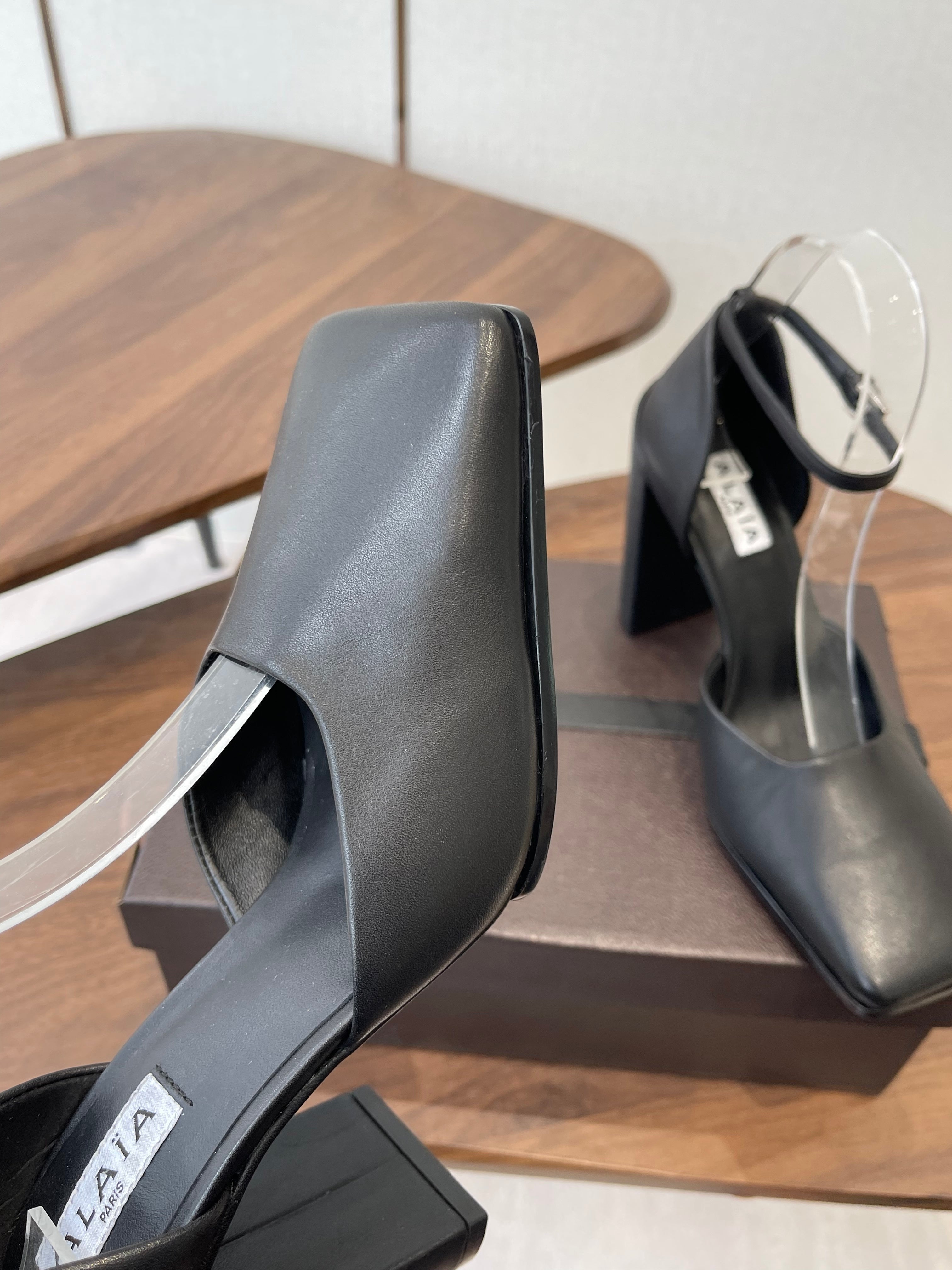 ALAIA 26S SQUARE-TOE HIGH HEELS 95 MM IN BLACK CALFSKIN