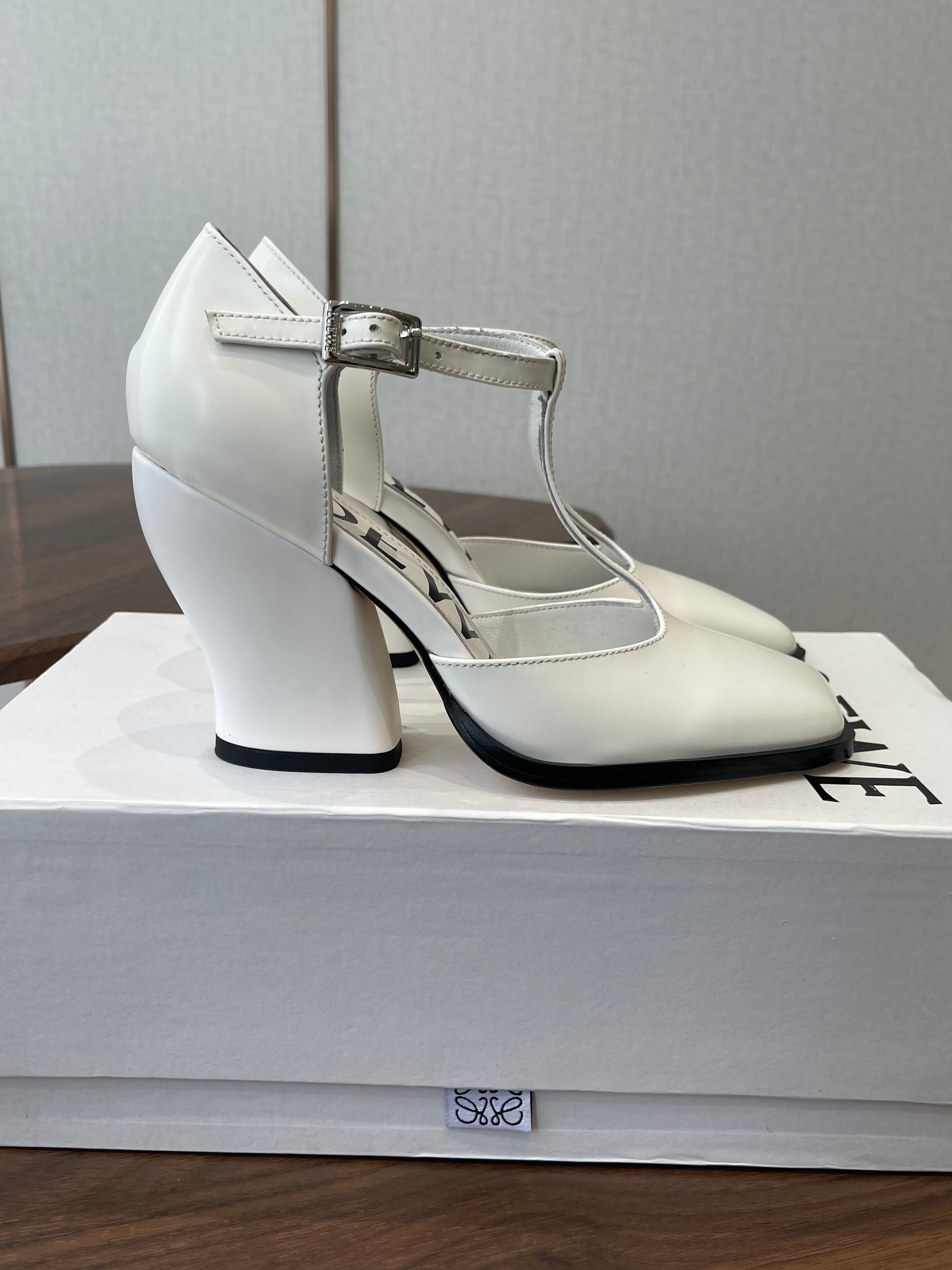 LOEWE 26S ONDA 90MM T-STRAP HIGH-HEEL SHOES IN WHITE GLOSSY CALFSKIN