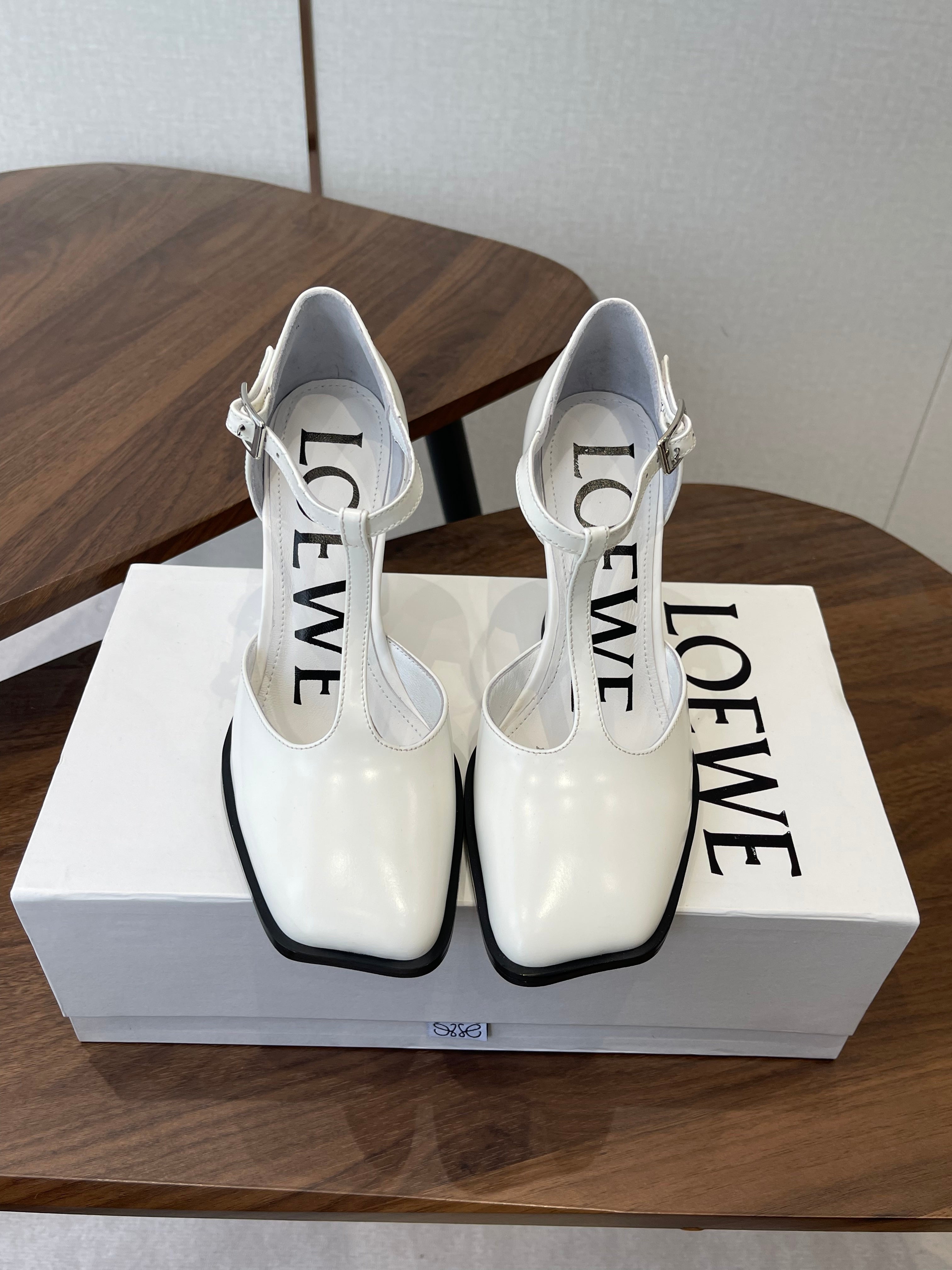 LOEWE 26S ONDA 90MM T-STRAP HIGH-HEEL SHOES IN WHITE GLOSSY CALFSKIN