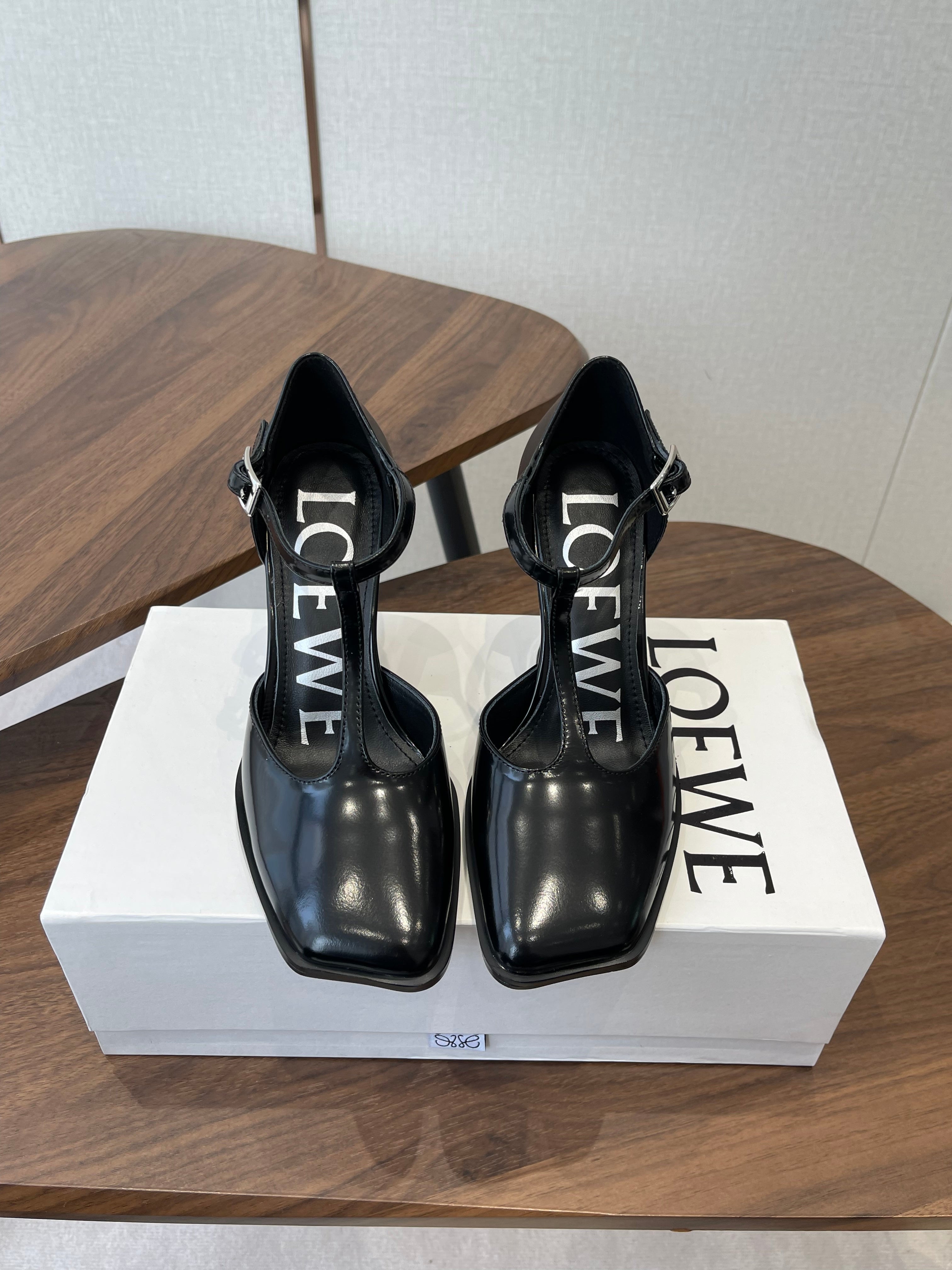LOEWE 26S ONDA 90MM T-STRAP HIGH-HEEL SHOES IN BLACK GLOSSY CALFSKIN