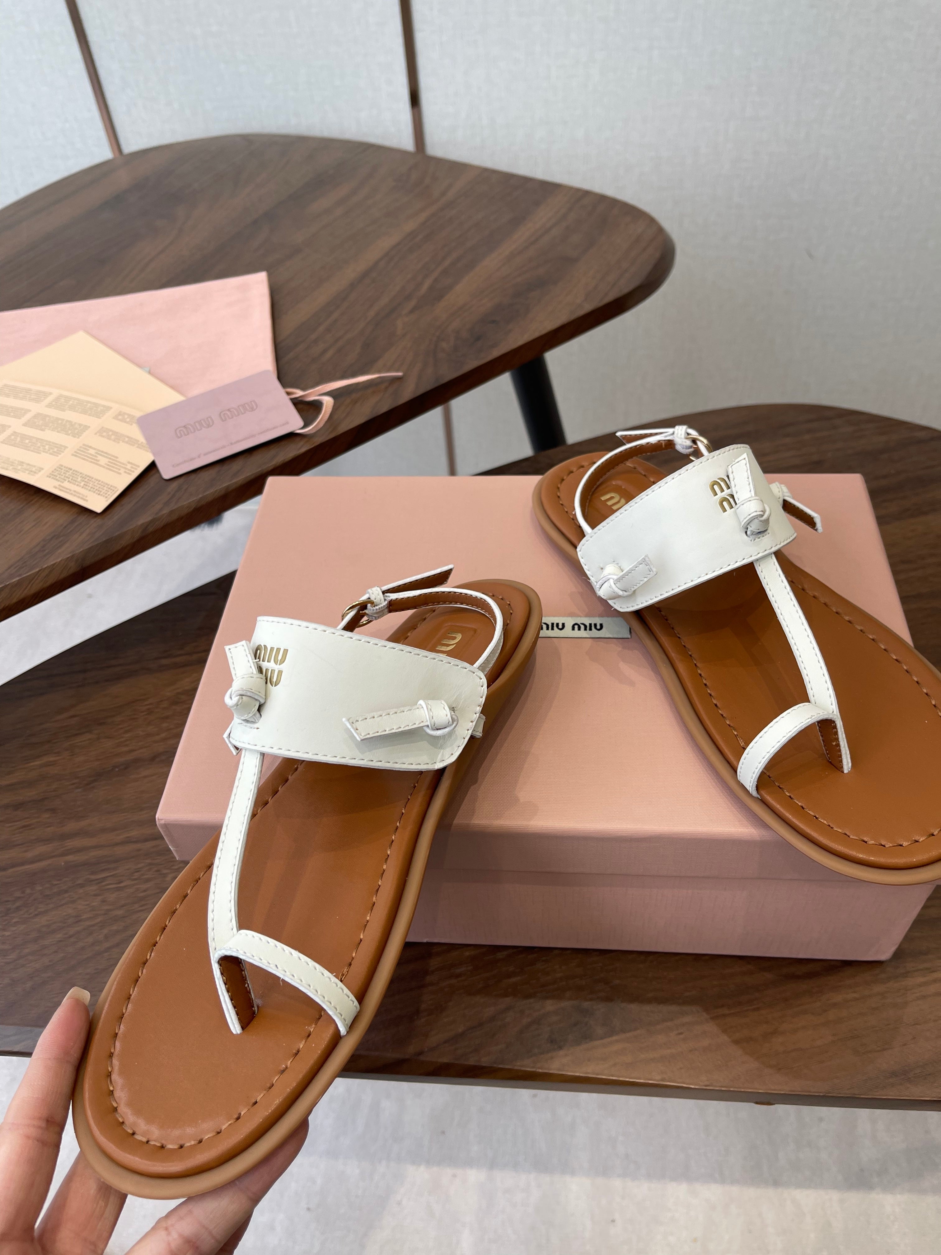 MIUMIU 26S FLIP FLOPS IN WHITE AND TAN BROWN CALFSKIN