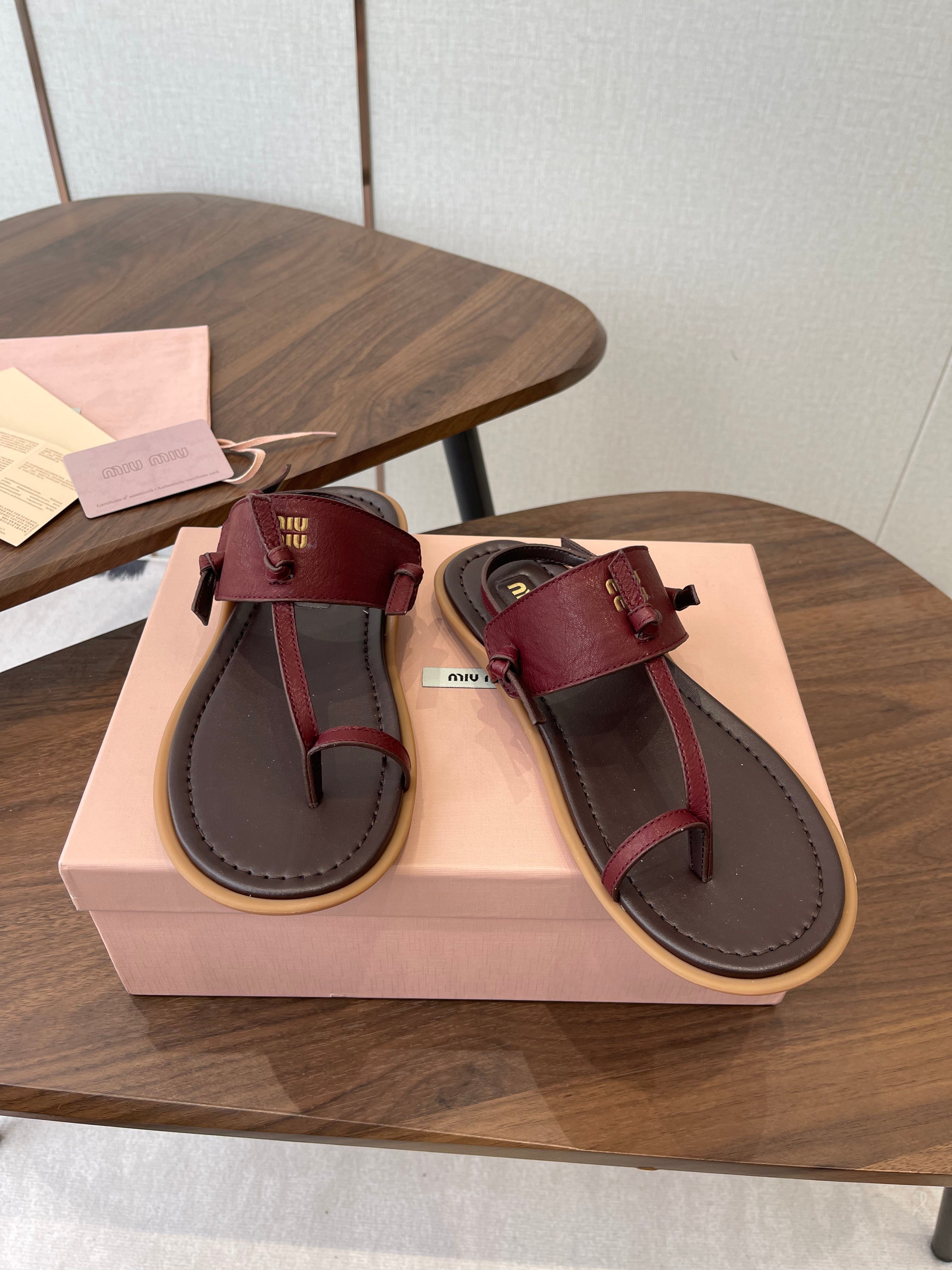 MIUMIU 26S FLIP FLOPS IN DARK BROWN AND BURGUNDY RED CALFSKIN