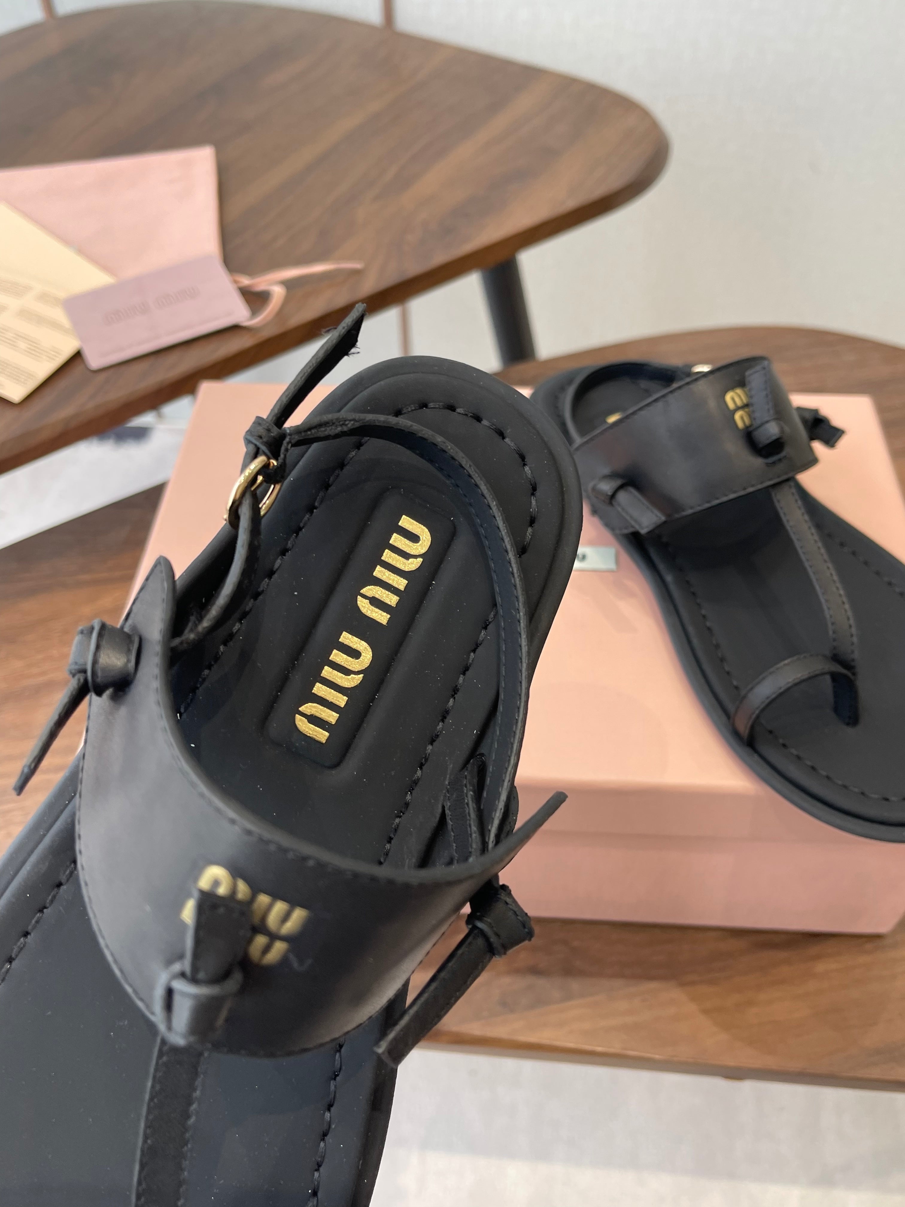 MIUMIU 26S FLIP FLOPS IN BLACK CALFSKIN