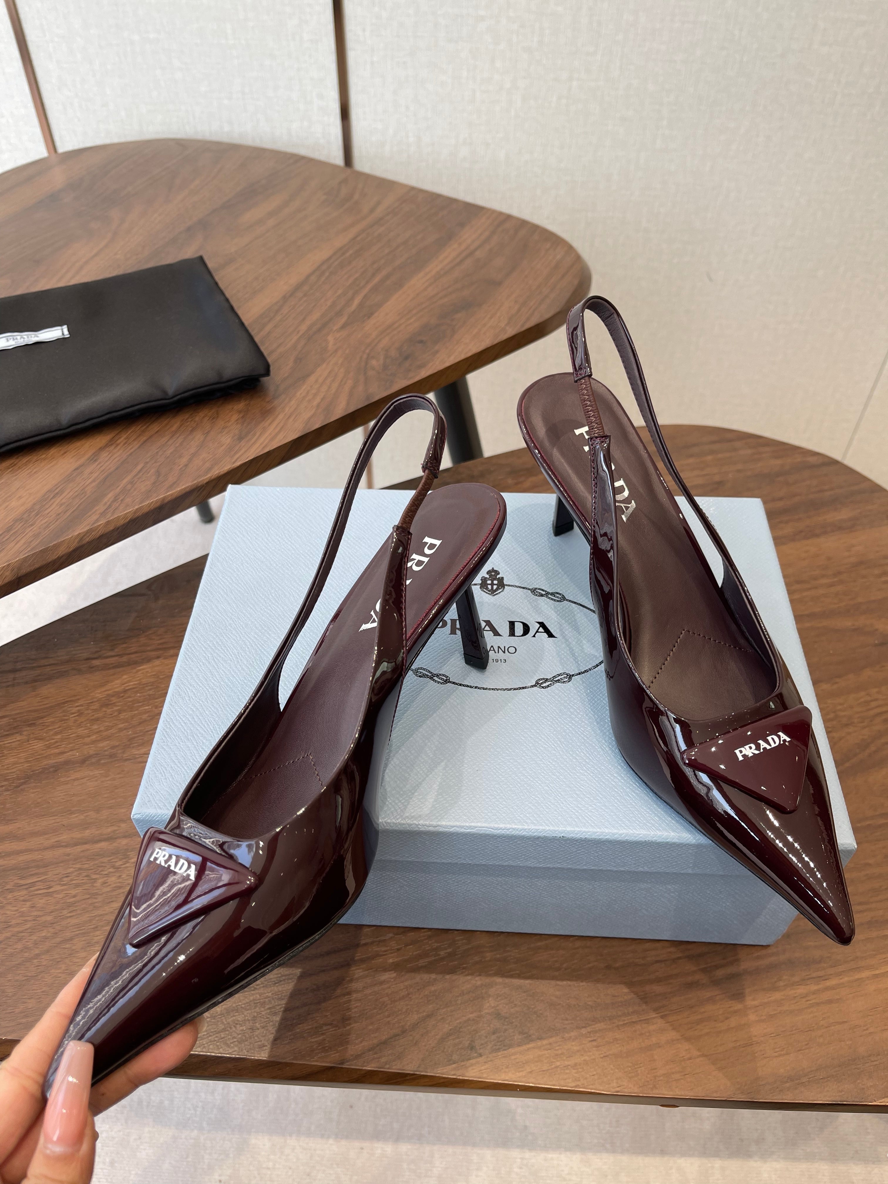 PRADA 26S SLINGBACK PUMPS 75MM IN BURNT BROWN PATENT CALFSKIN WITH LOGO