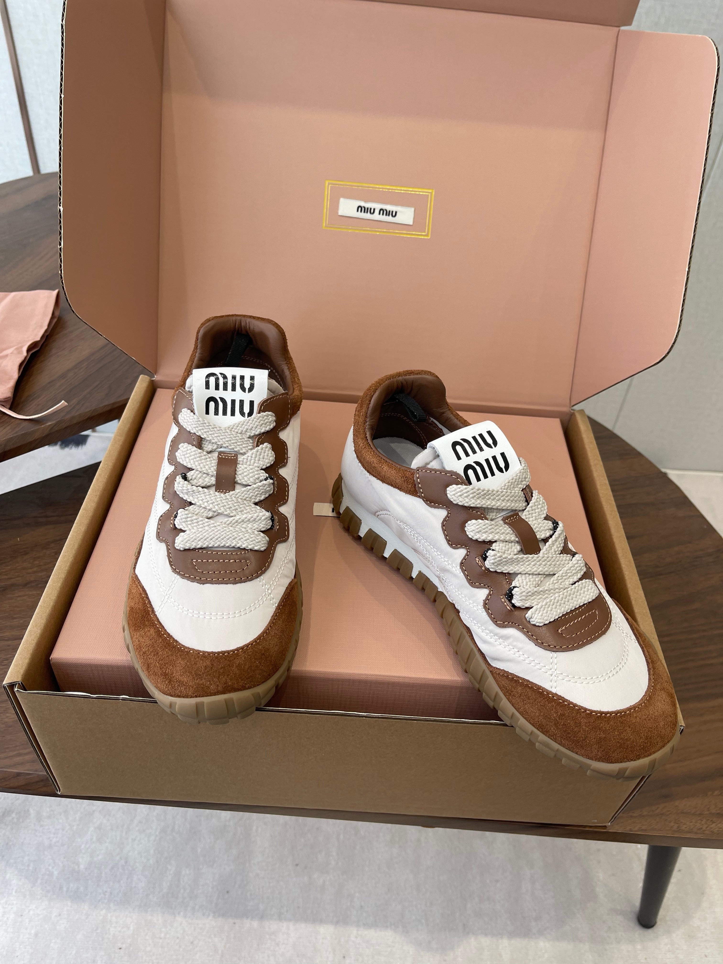 MIUMIU 26S SNEAKERS IN WHITE AND CARAMEL BROWN FABRIC AND SUEDE