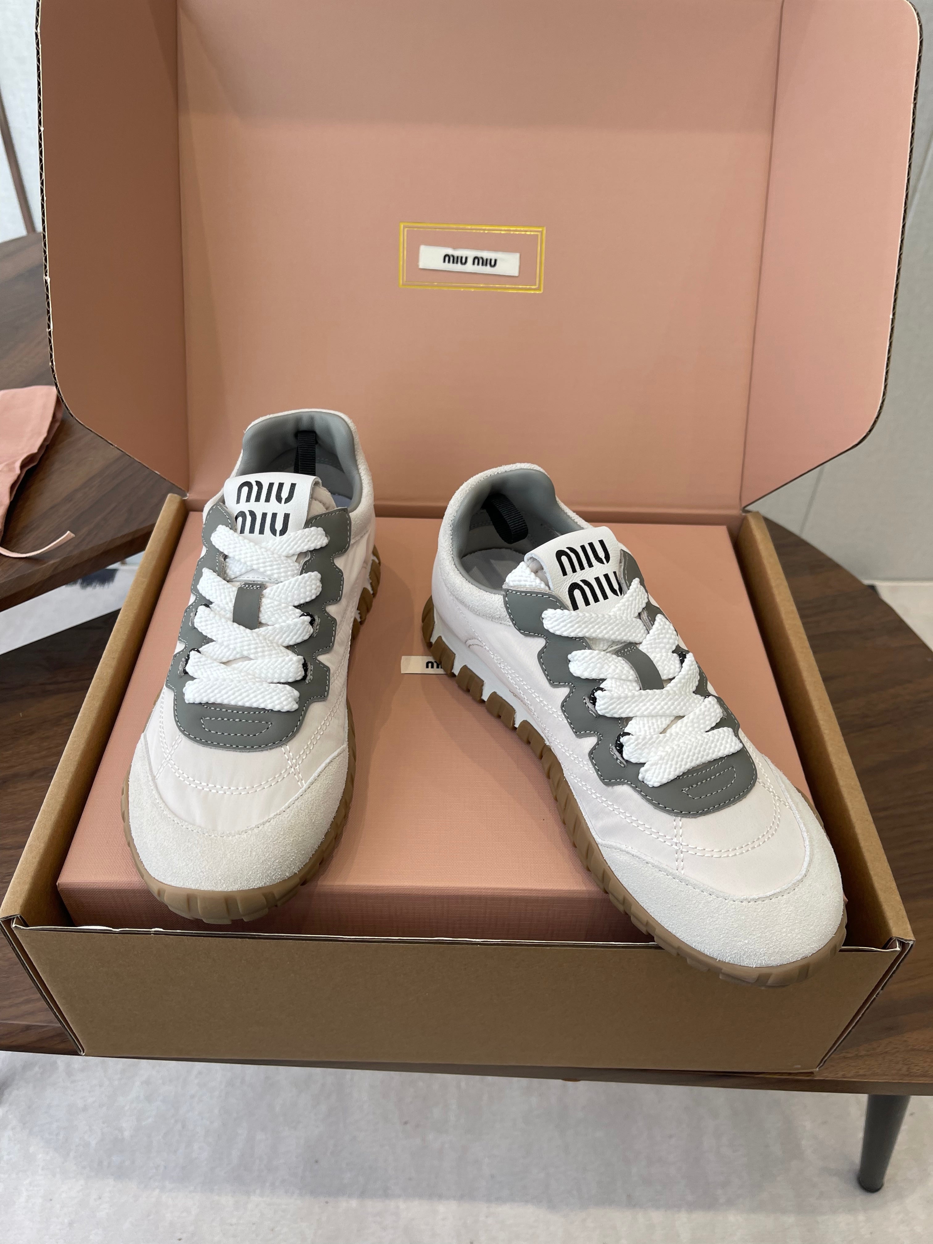 MIUMIU 26S SNEAKERS IN WHITE AND GRAY FABRIC AND SUEDE