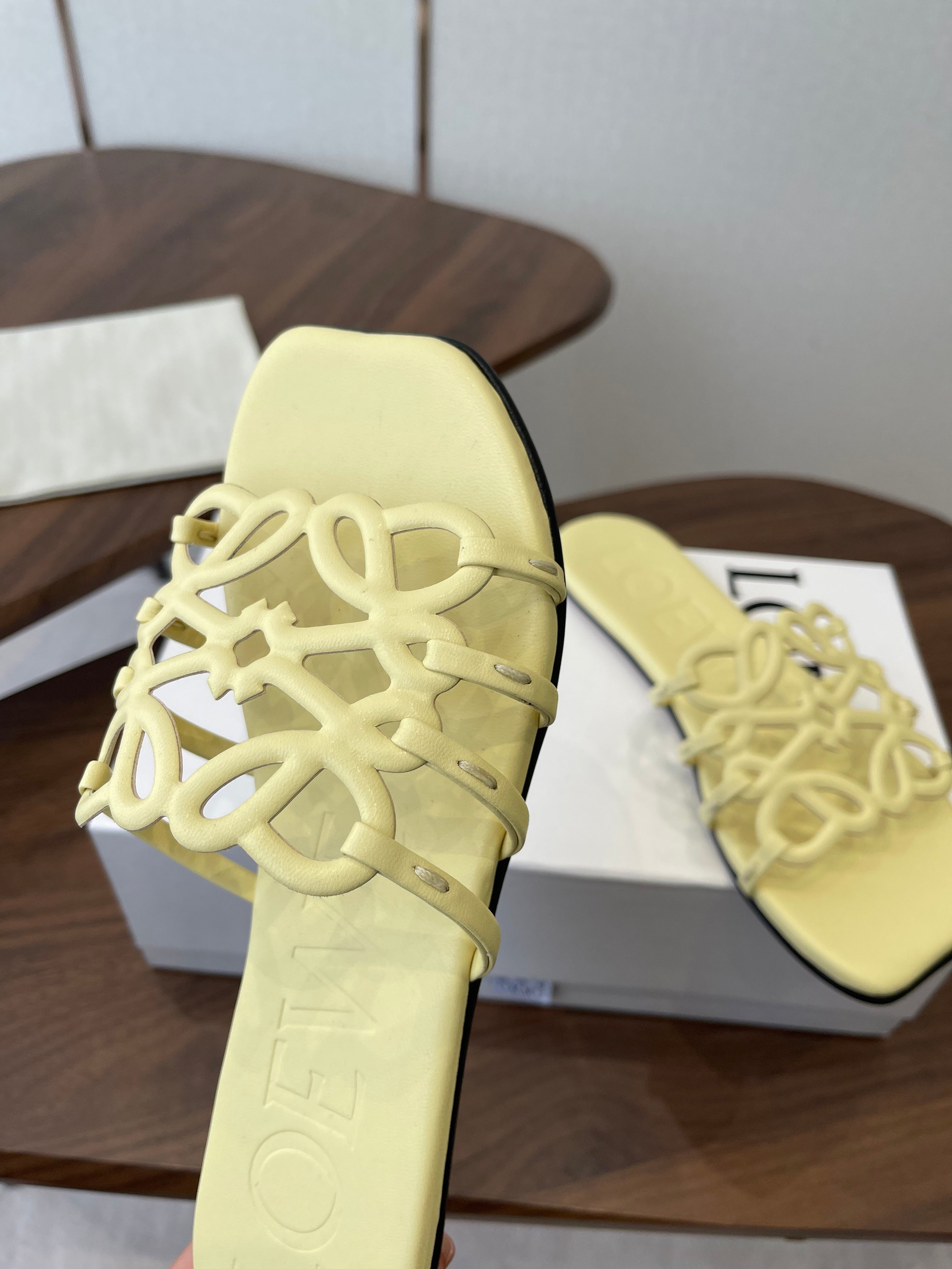 LOEWE 26S FLAT SANDALS IN BUTTER YELLOW CALFSKIN